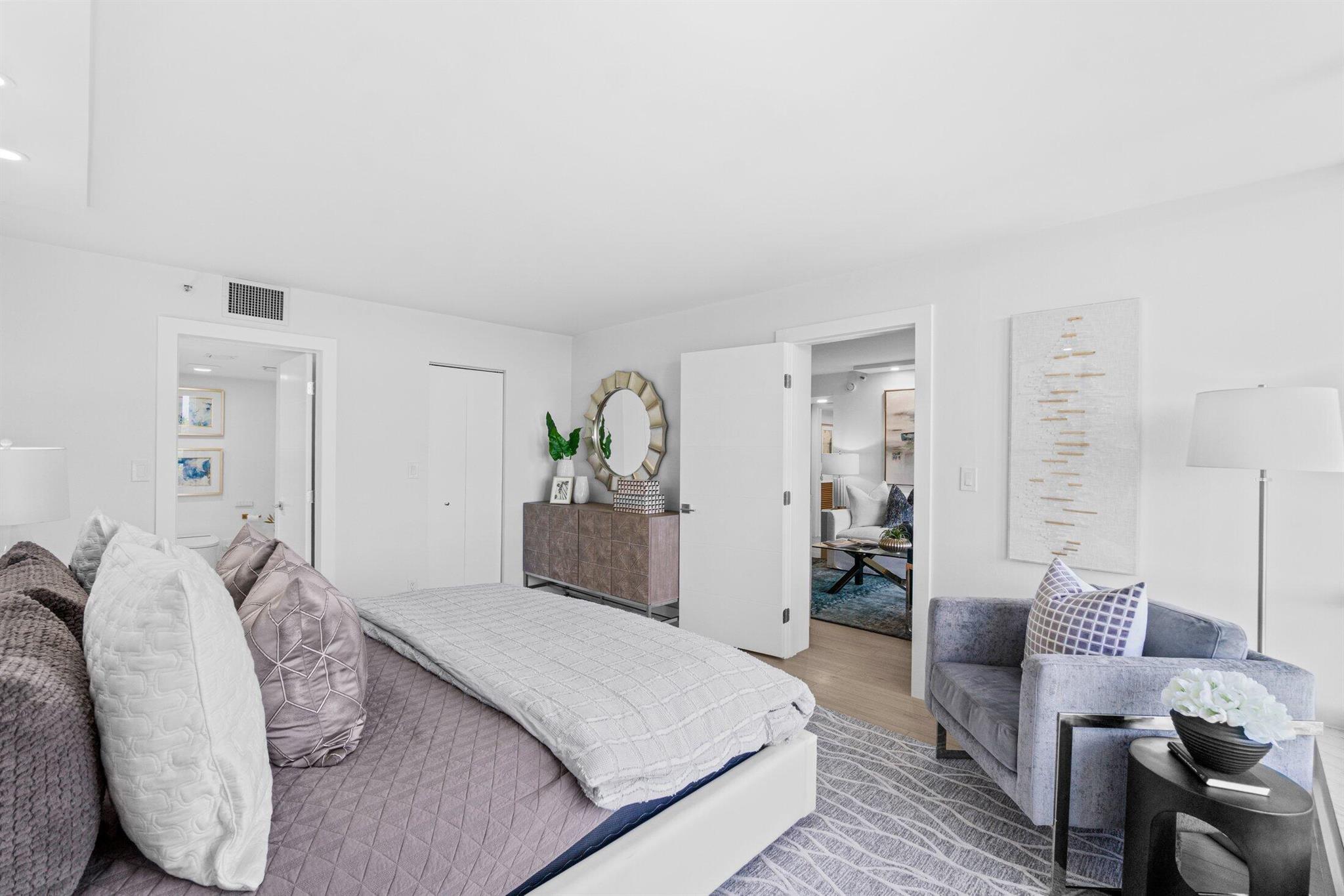 7819 Lakeside Blvd. 886