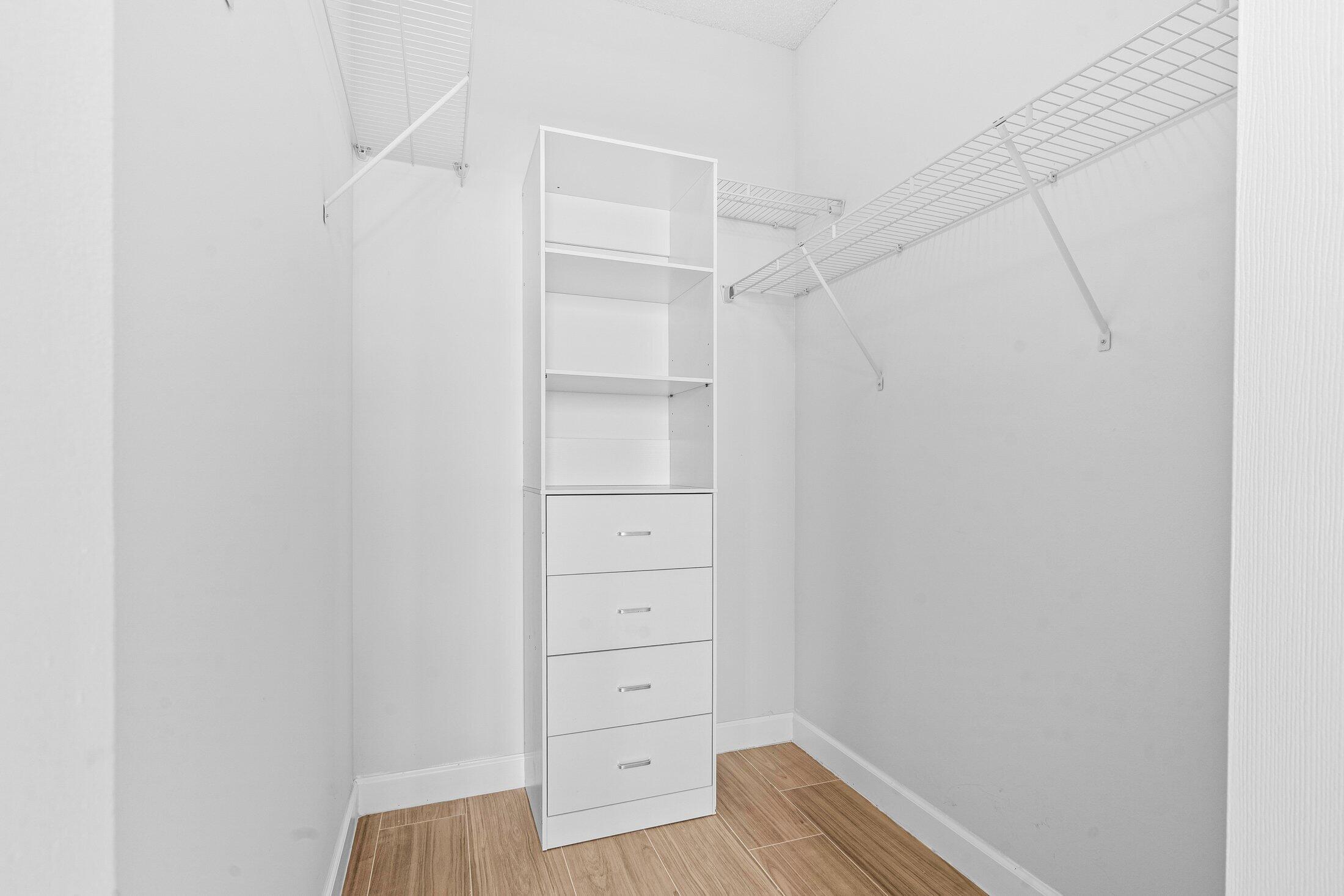 1000 Scotia Drive 604