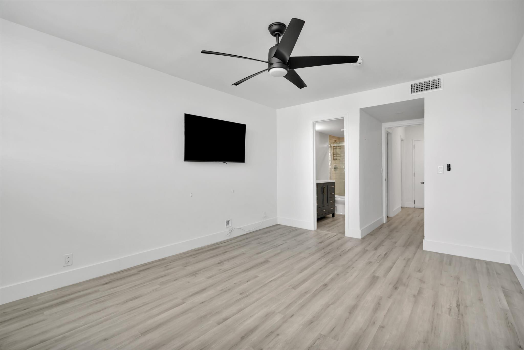 336 Golfview Road 1104