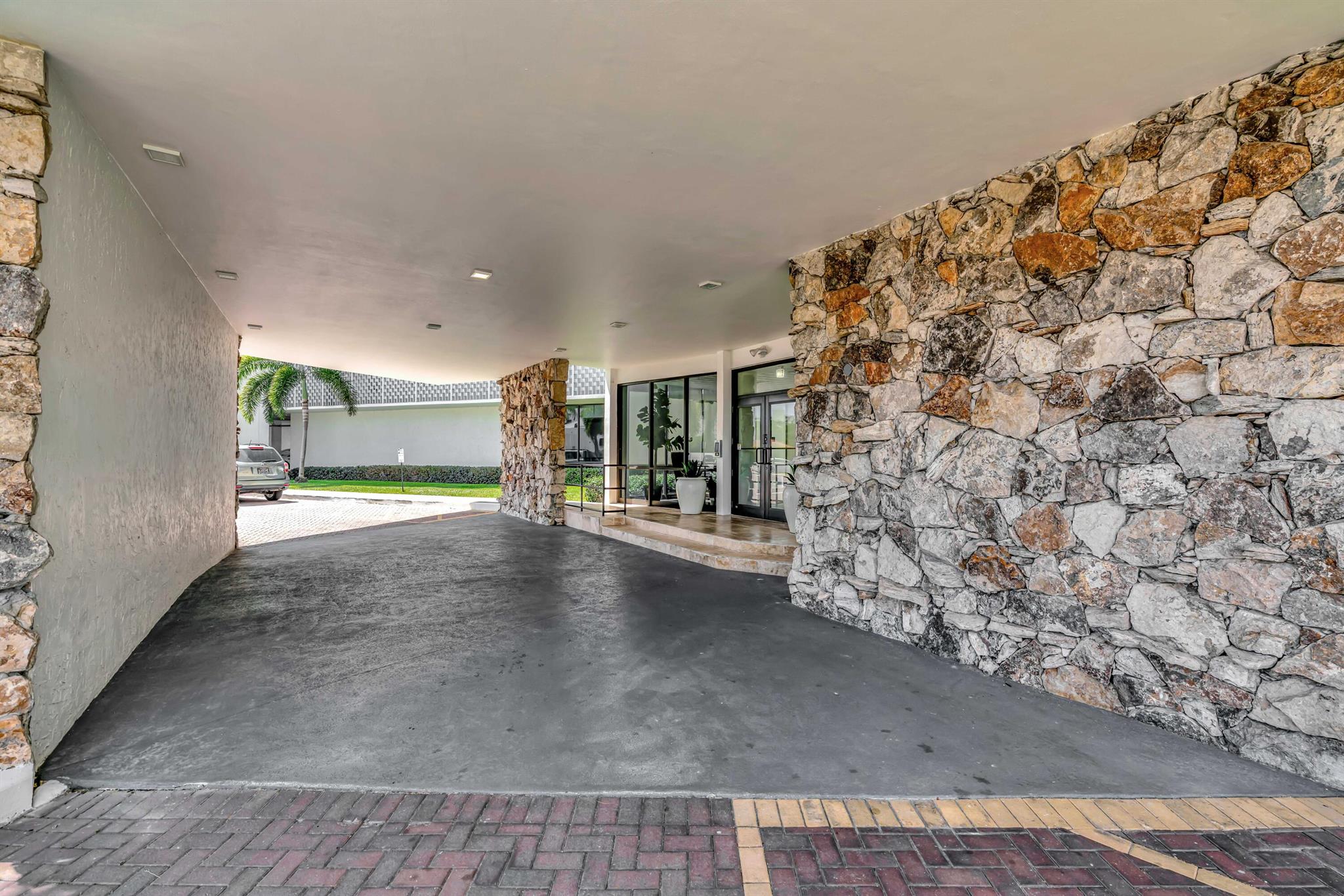 336 Golfview Road 1104