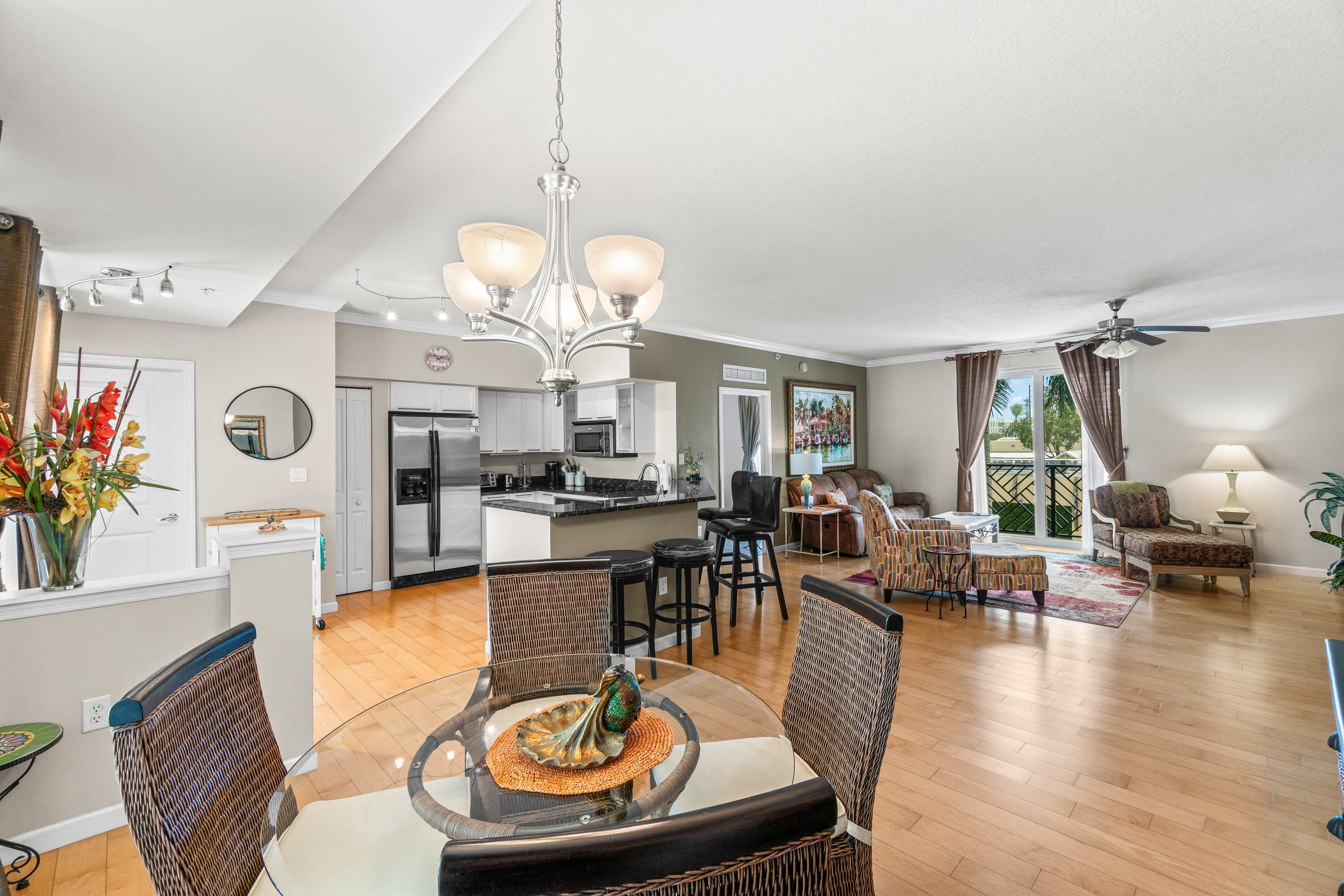 225 NE 1st Street 207