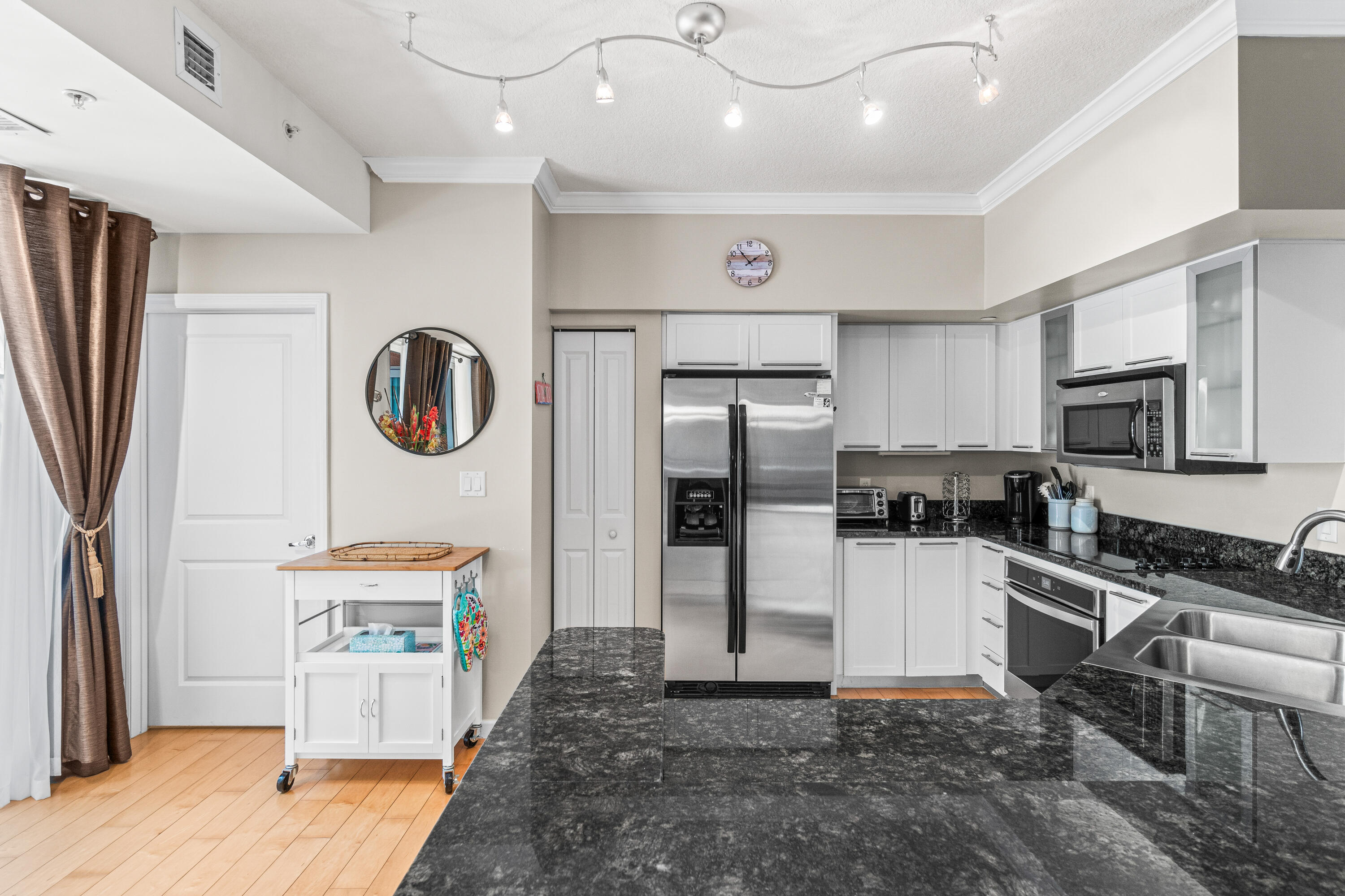 225 NE 1st Street 207