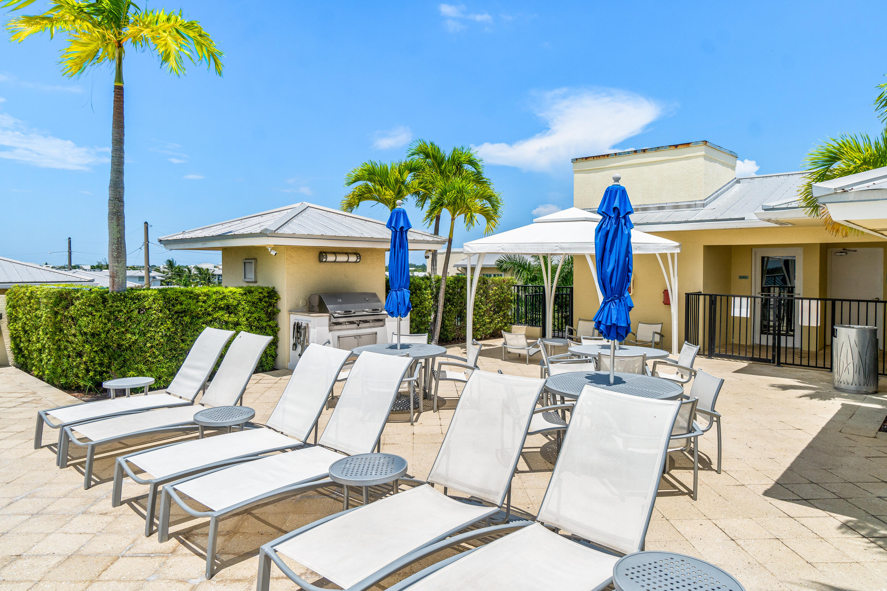 225 NE 1st Street 207