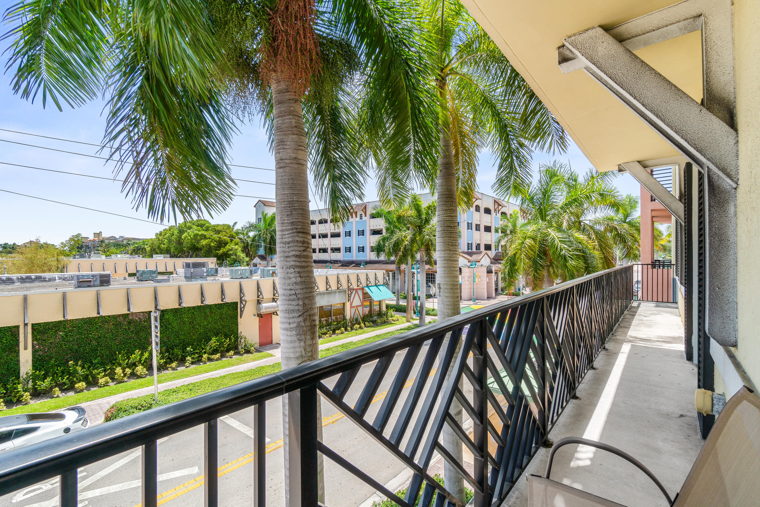 225 NE 1st Street 207