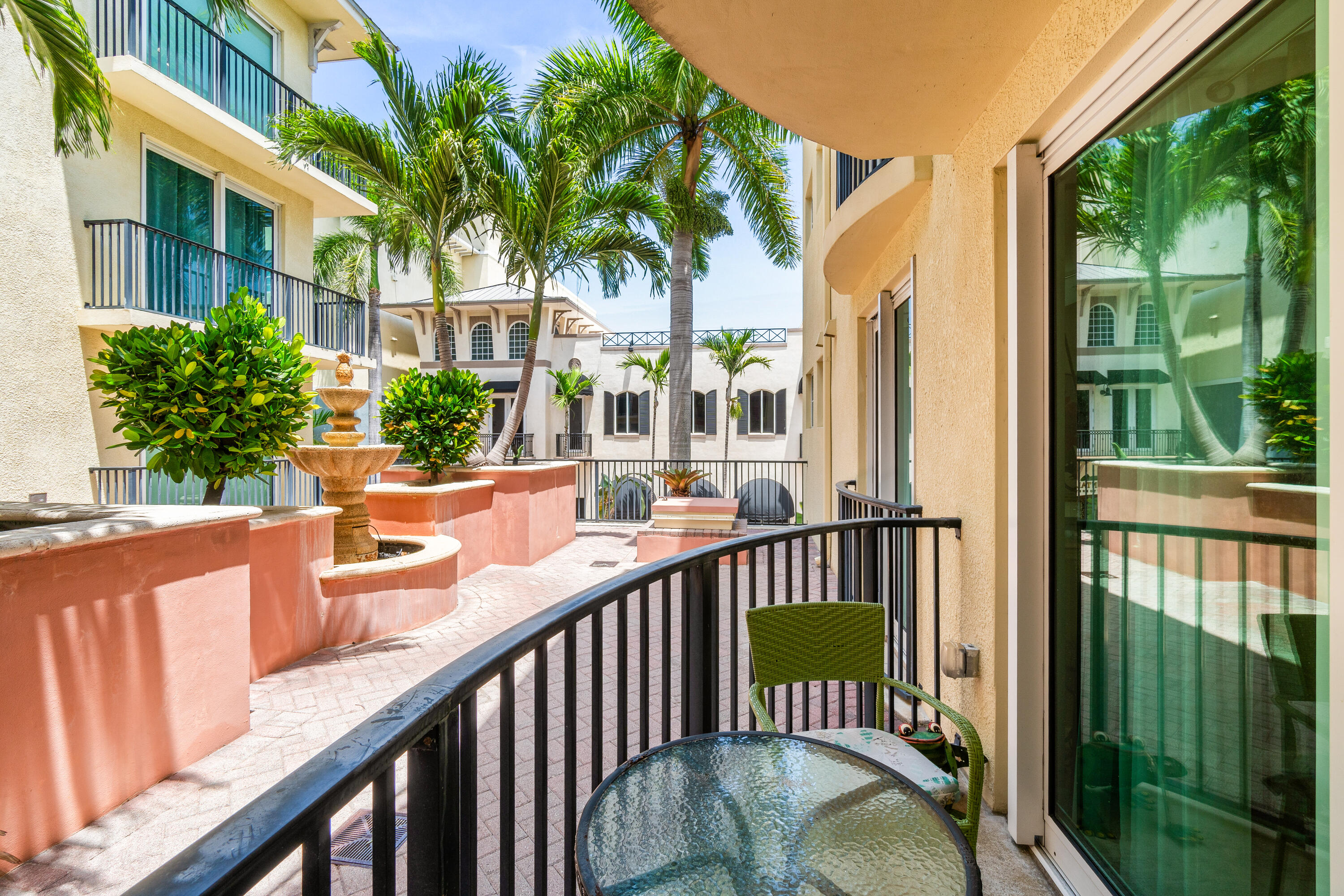 225 NE 1st Street 207