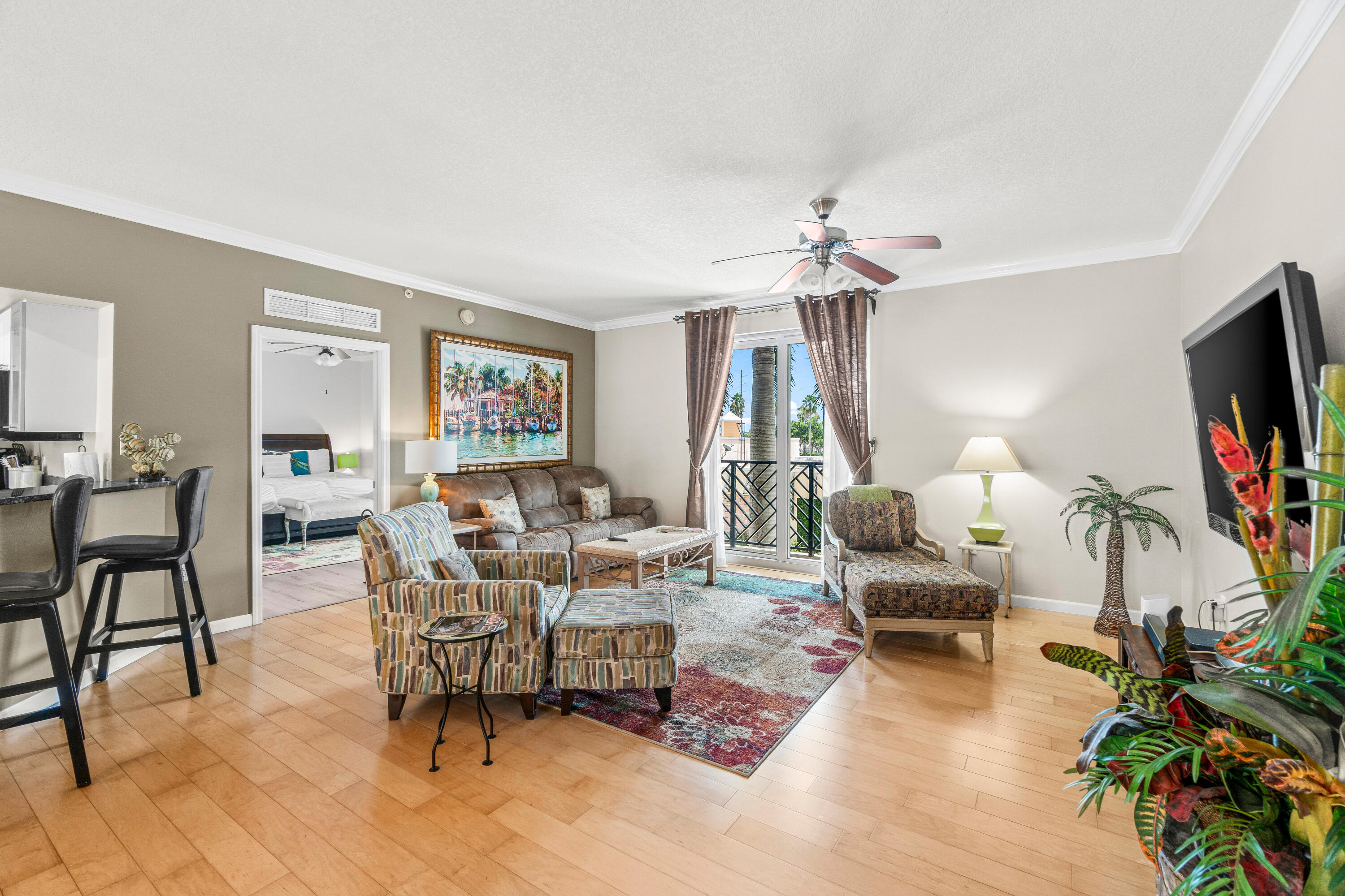 225 NE 1st Street 207