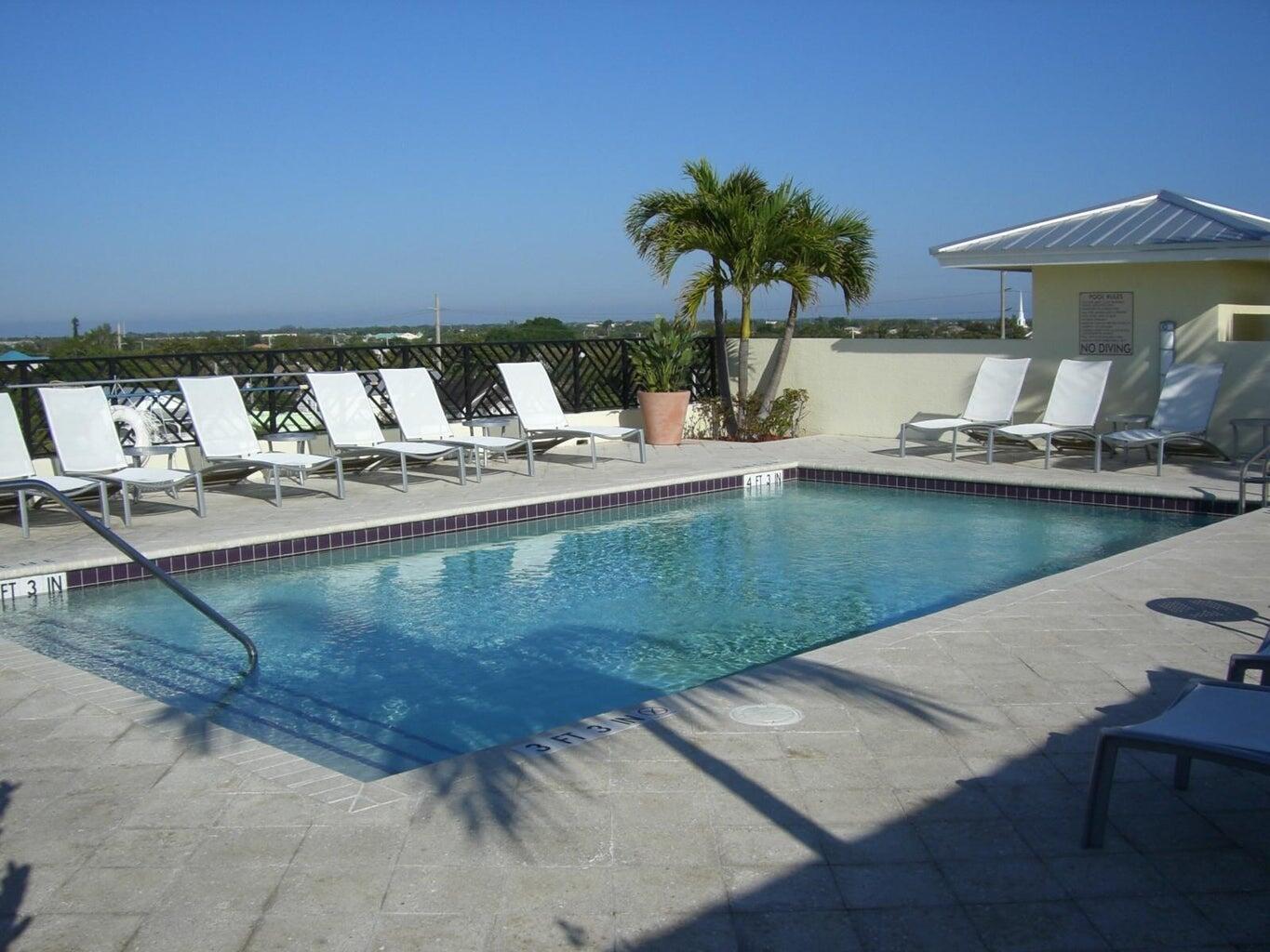 225 NE 1st Street 207