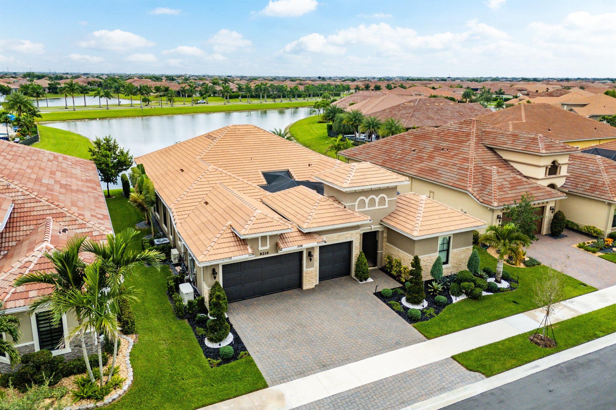 9216 Porto Way
