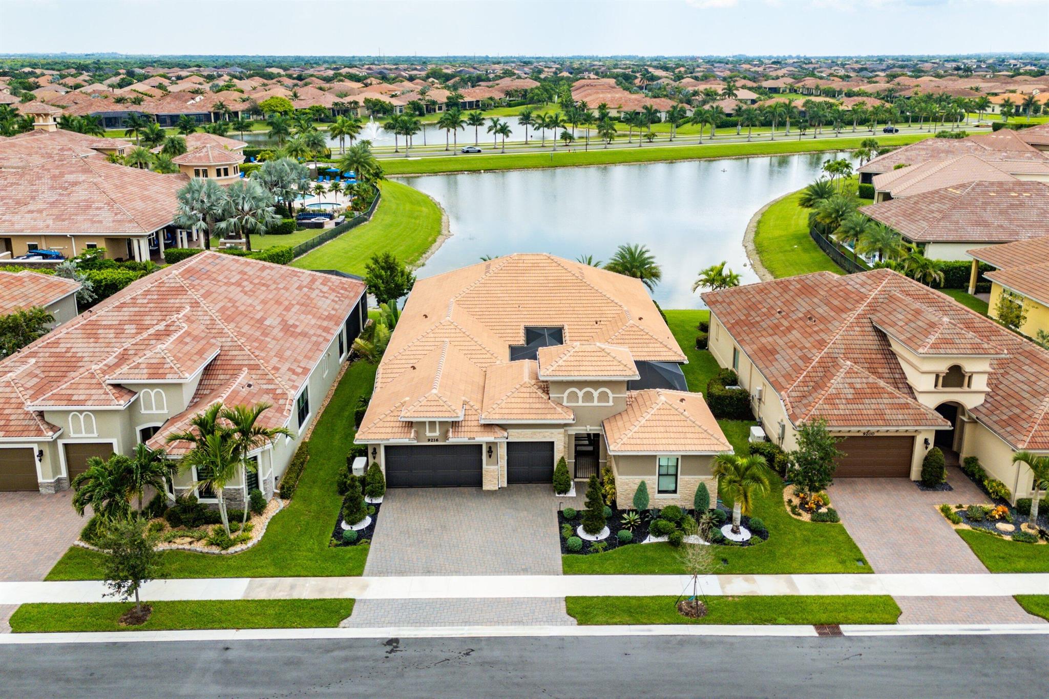 9216 Porto Way