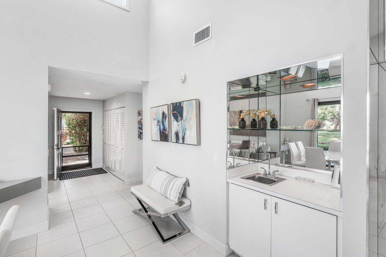 12 Eastgate Drive D