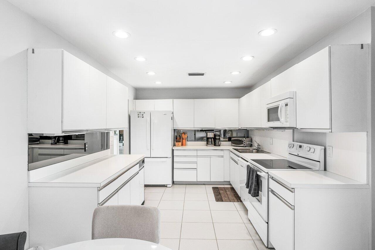 12 Eastgate Drive D