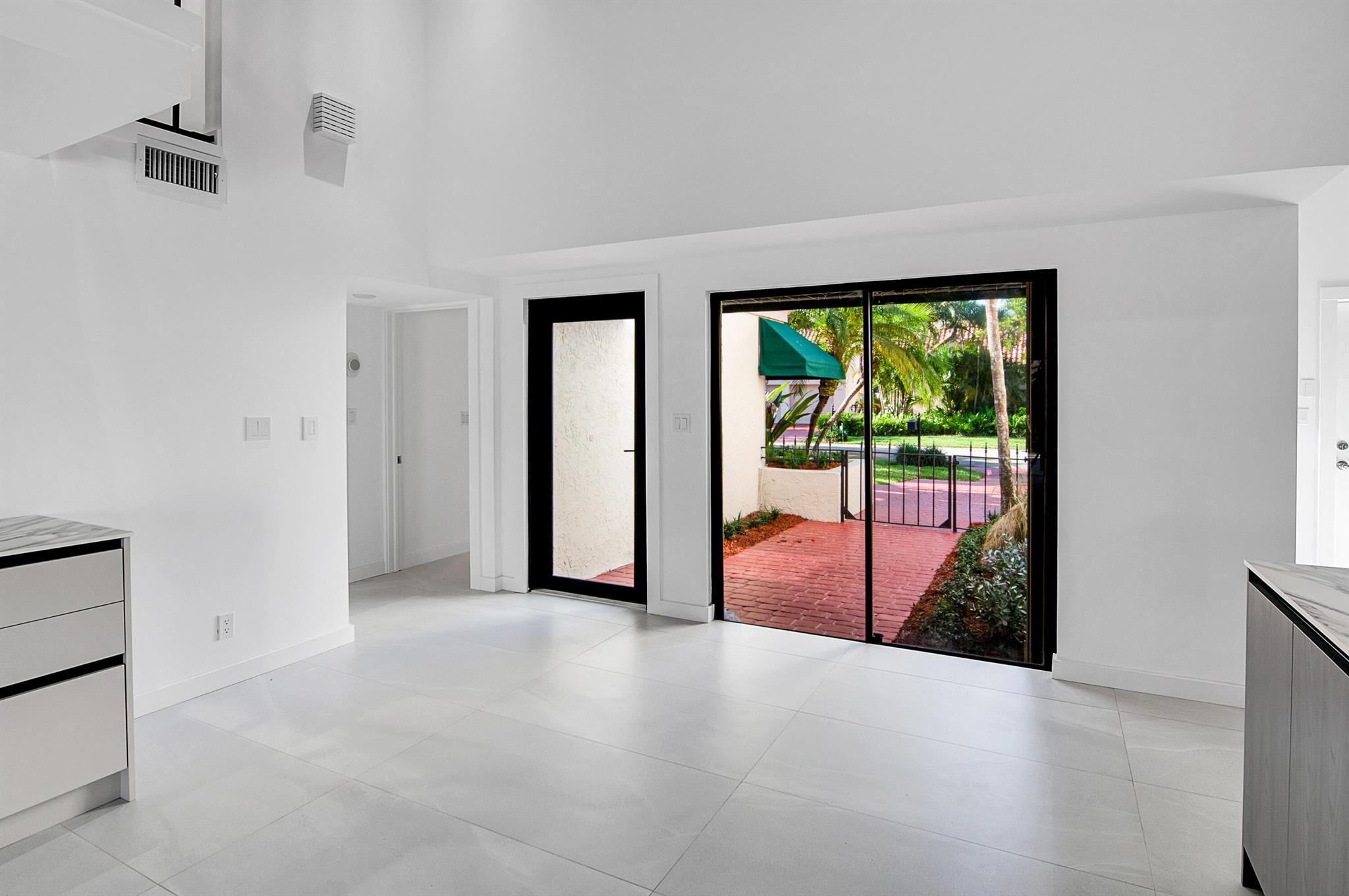 6560 Las Flores Drive