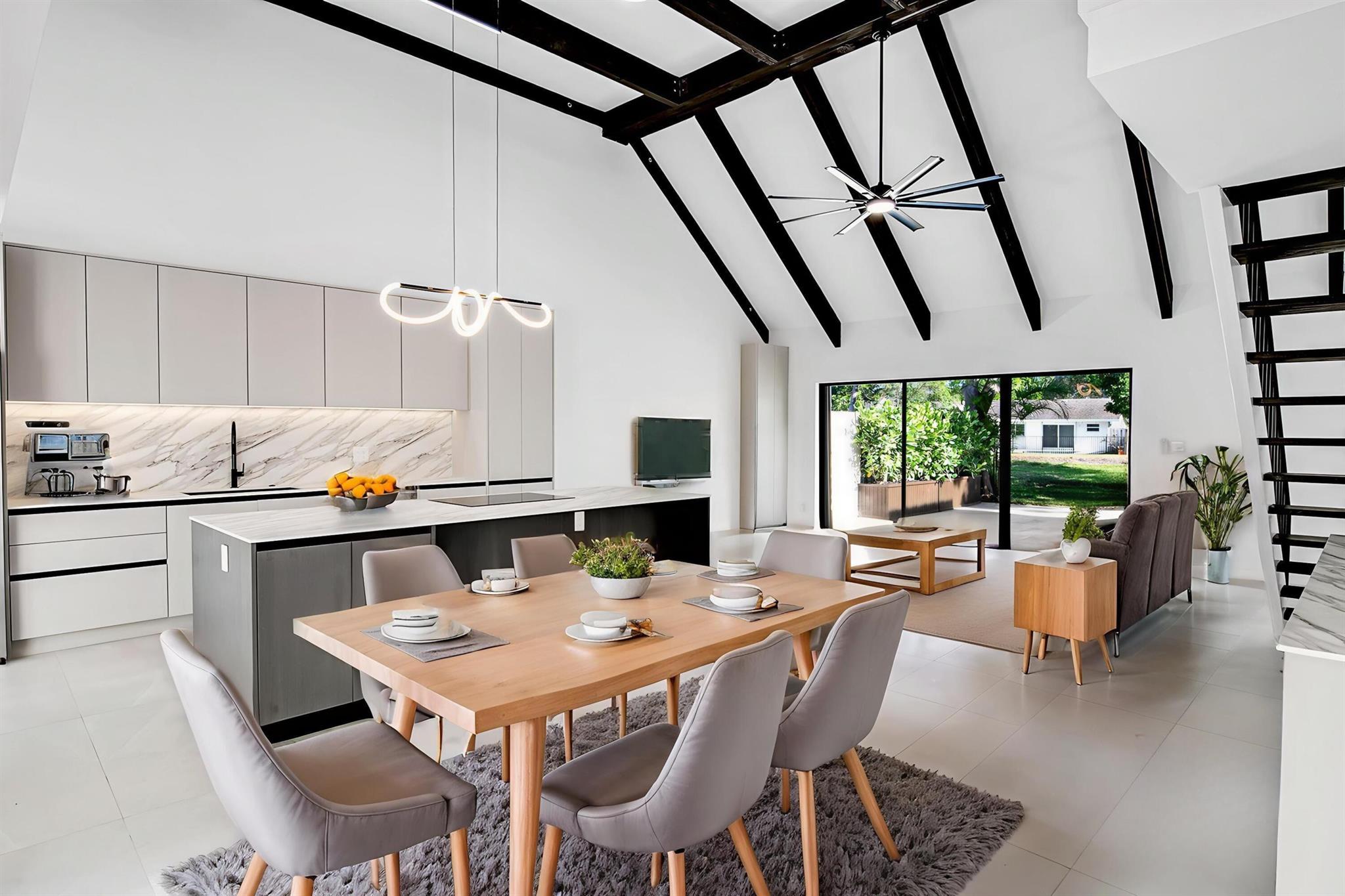 6560 Las Flores Drive