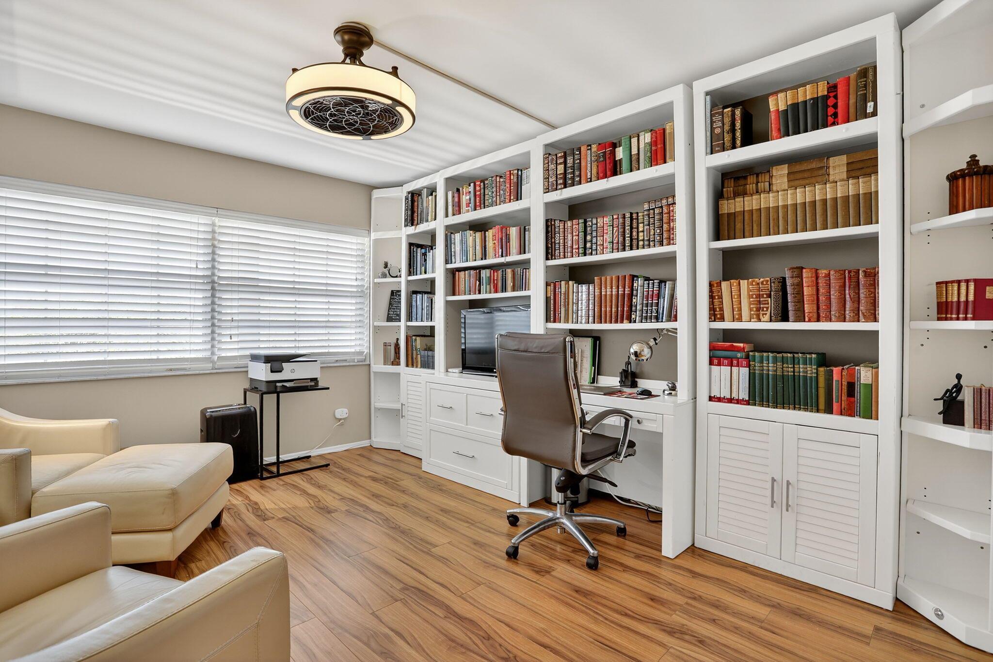 3960 Oaks Clubhouse Drive 504