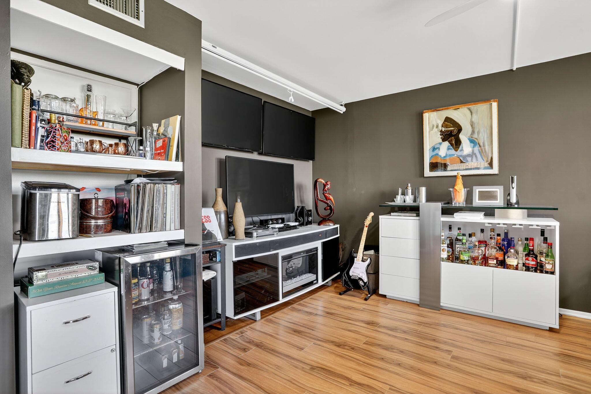 3960 Oaks Clubhouse Drive 504