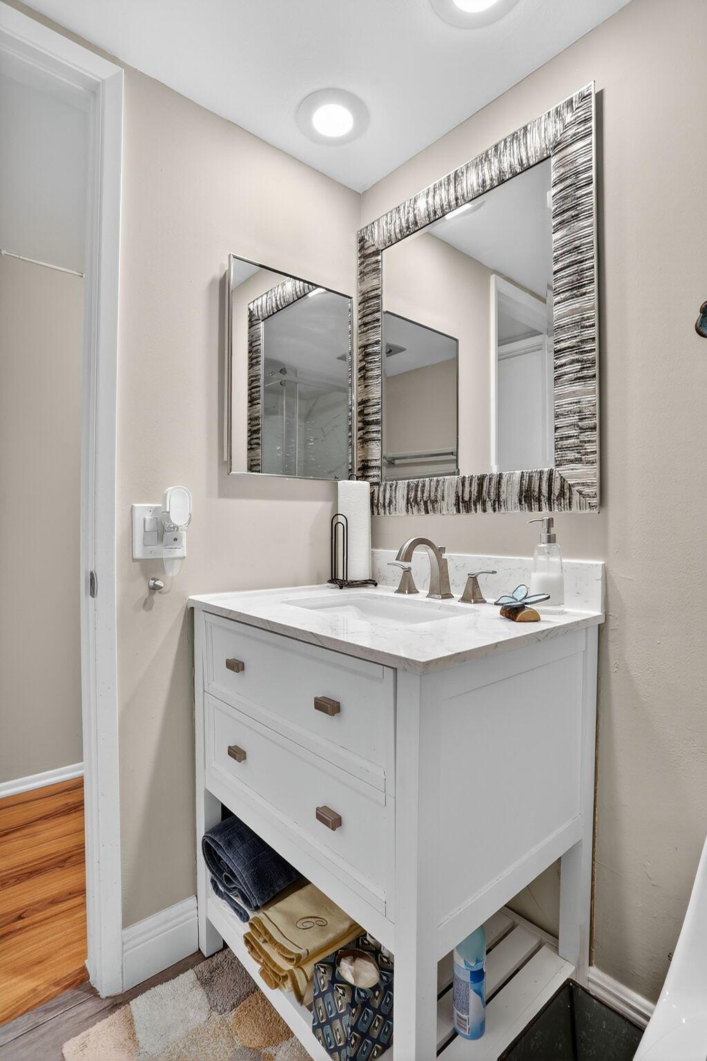 3960 Oaks Clubhouse Drive 504