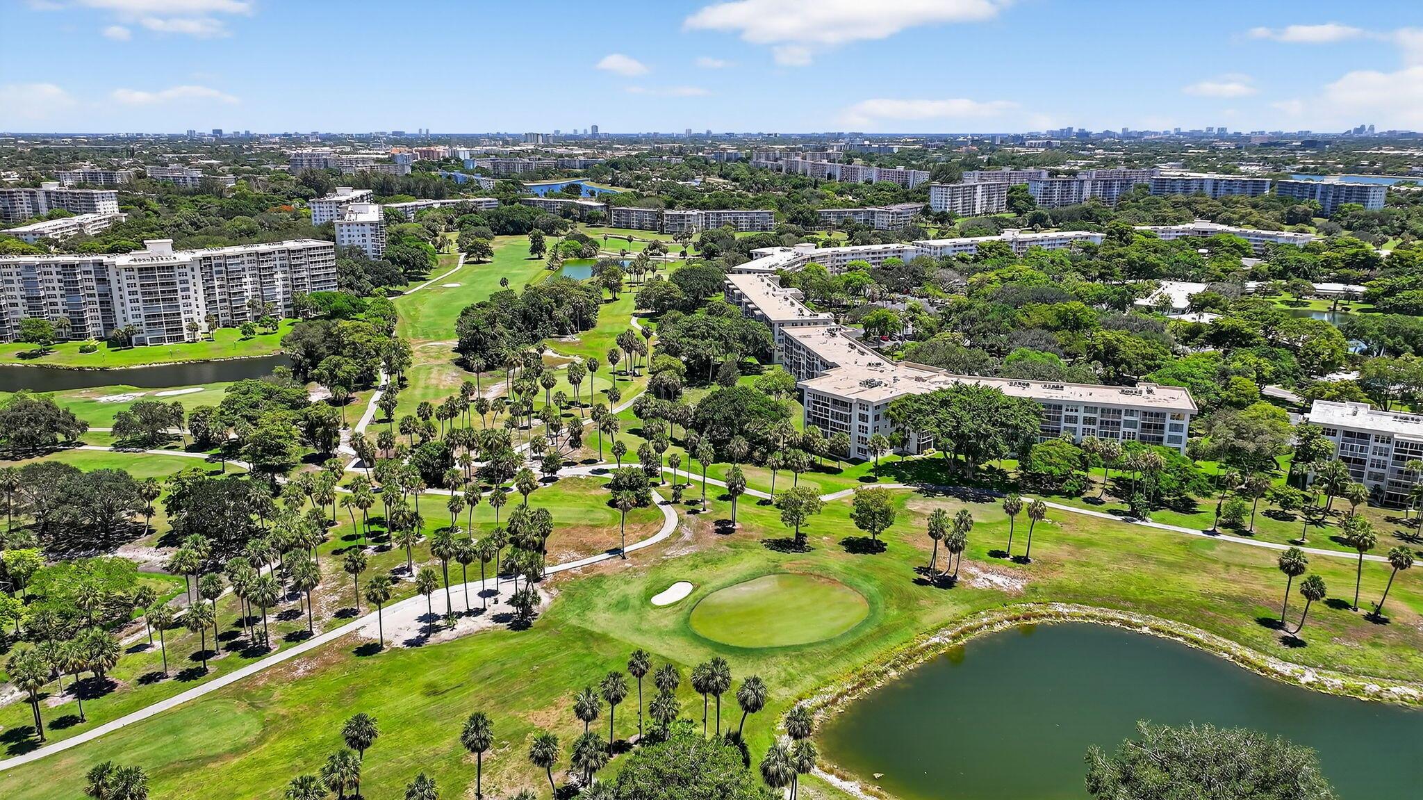 3960 Oaks Clubhouse Drive 504