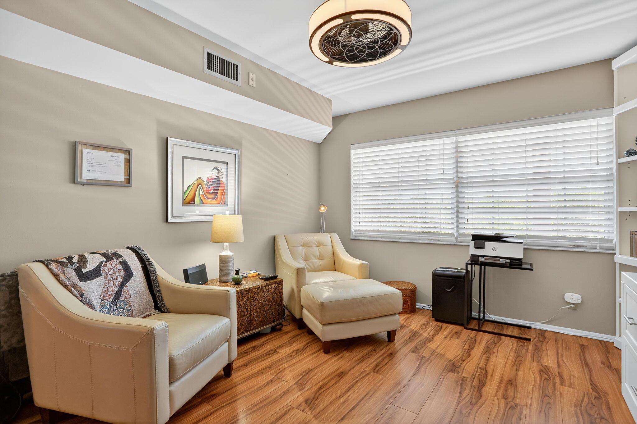 3960 Oaks Clubhouse Drive 504