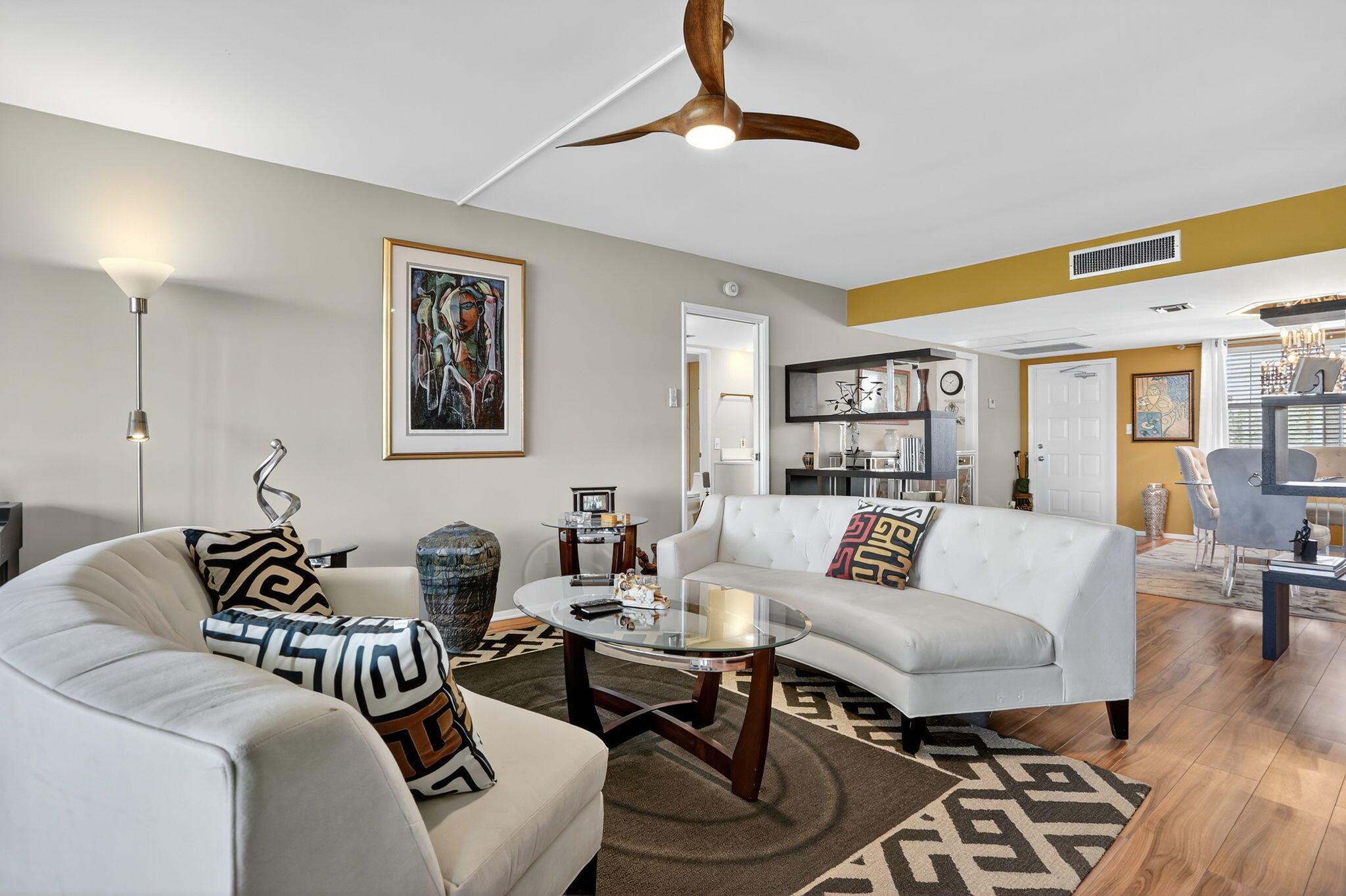 3960 Oaks Clubhouse Drive 504