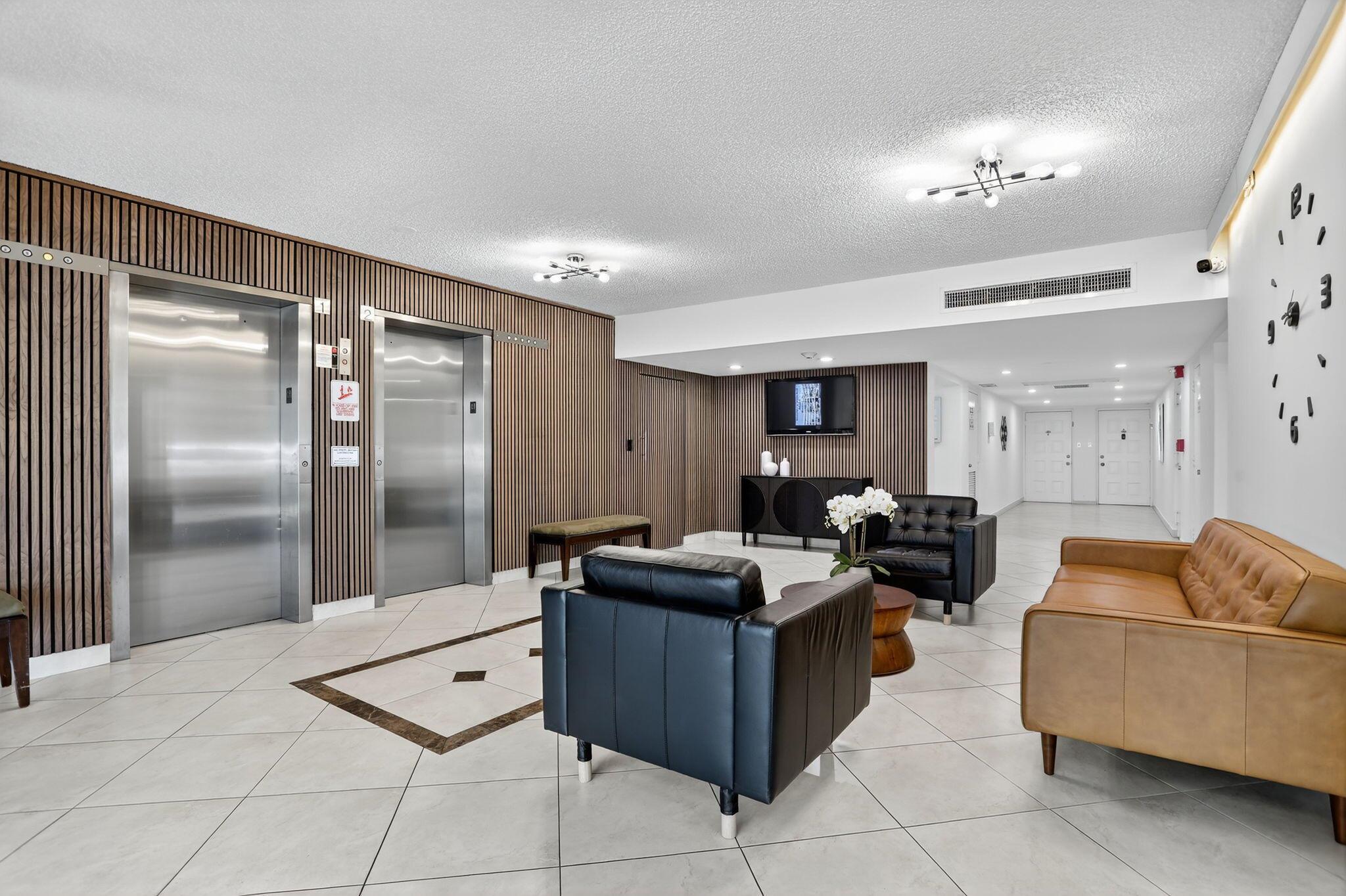 3960 Oaks Clubhouse Drive 504