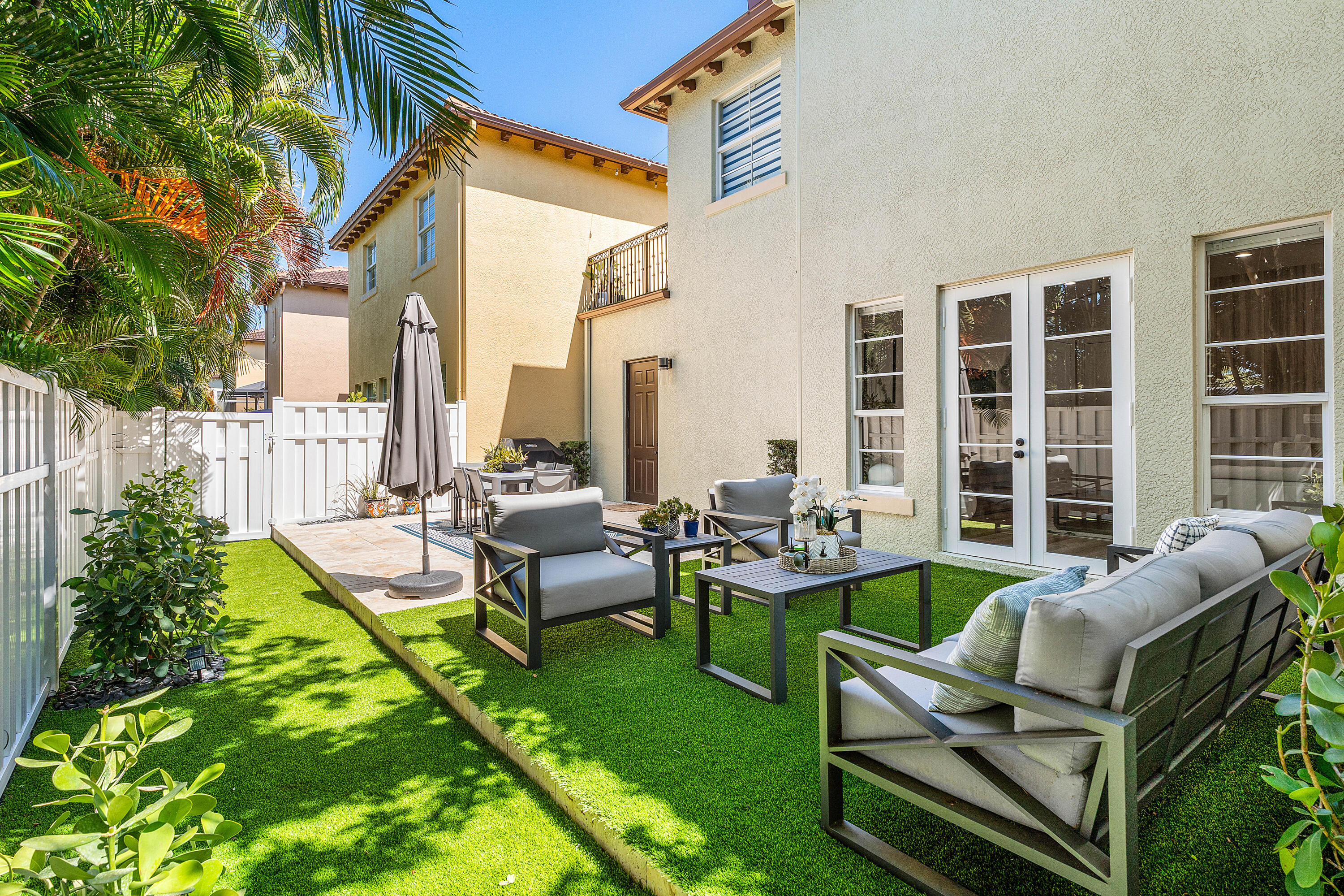 121 Via Poinciana Lane