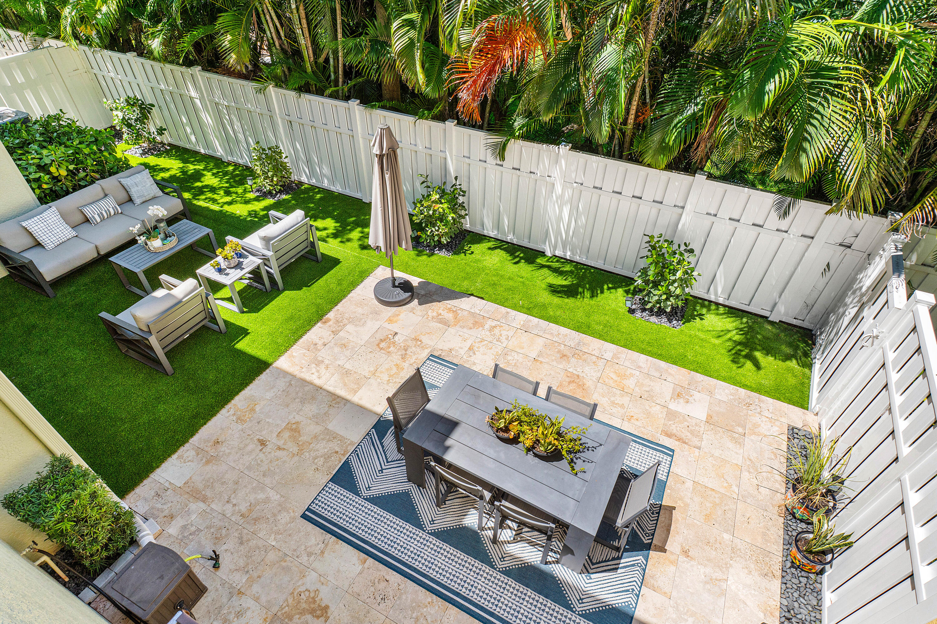 121 Via Poinciana Lane