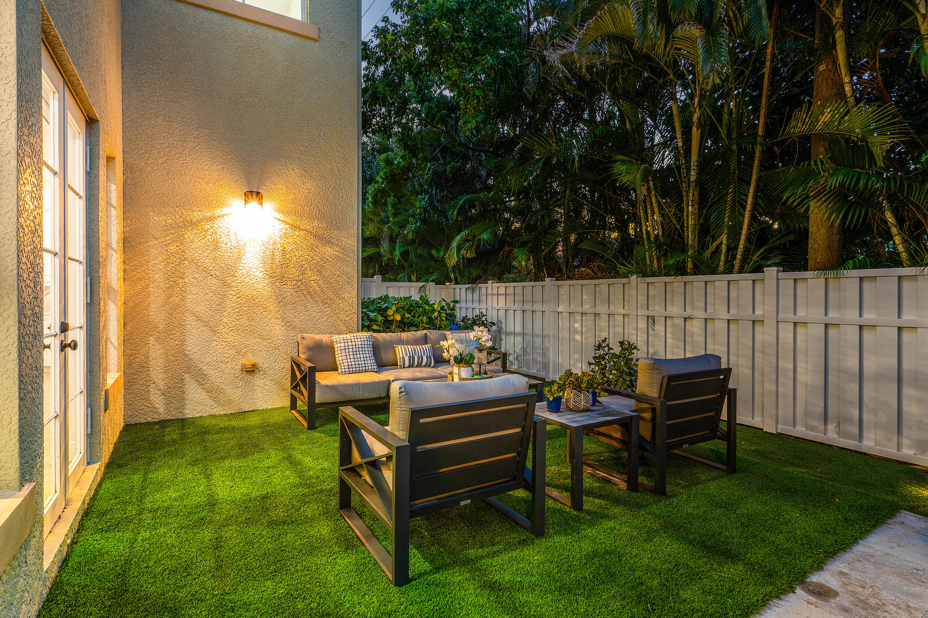 121 Via Poinciana Lane