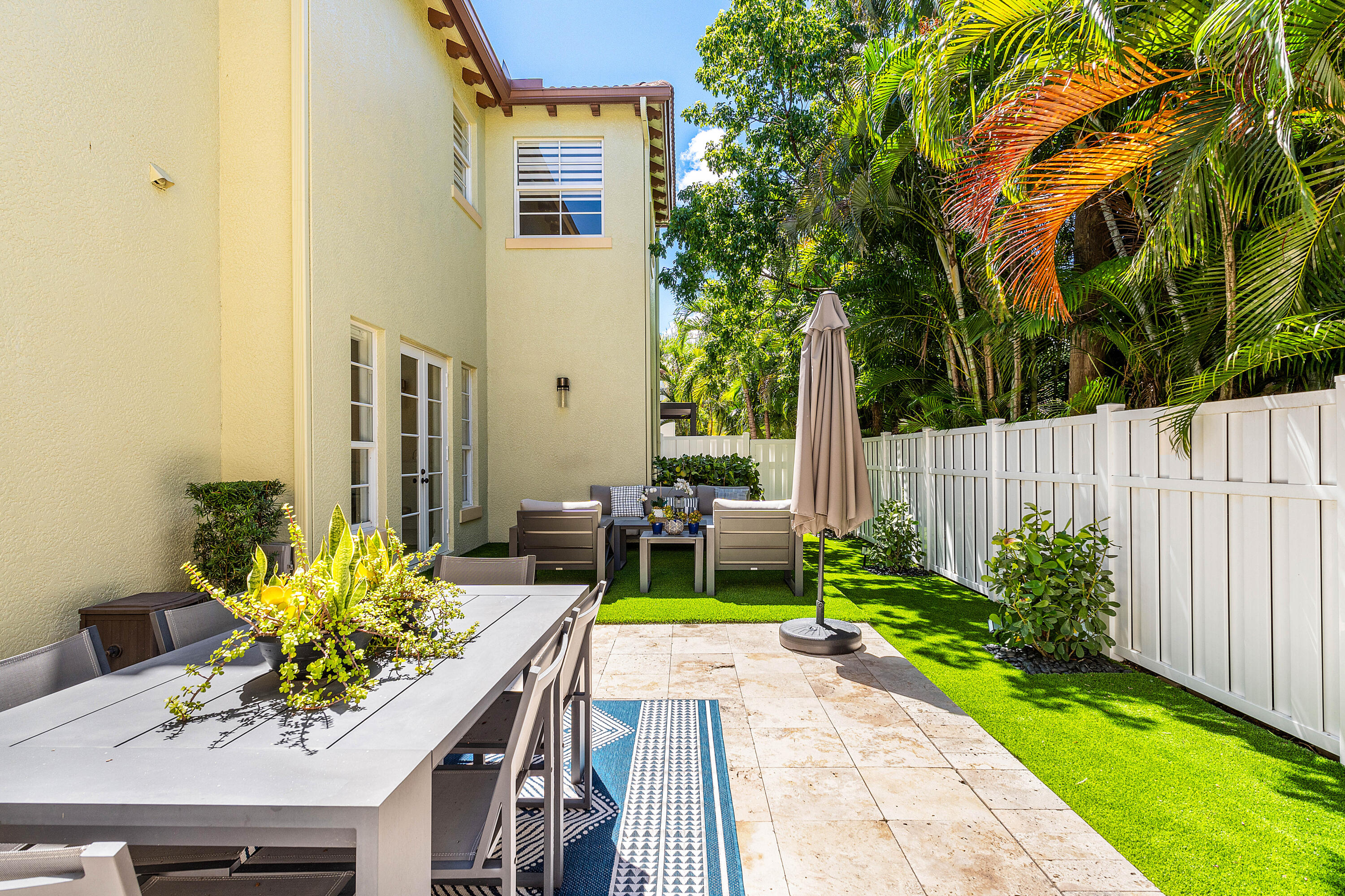 121 Via Poinciana Lane