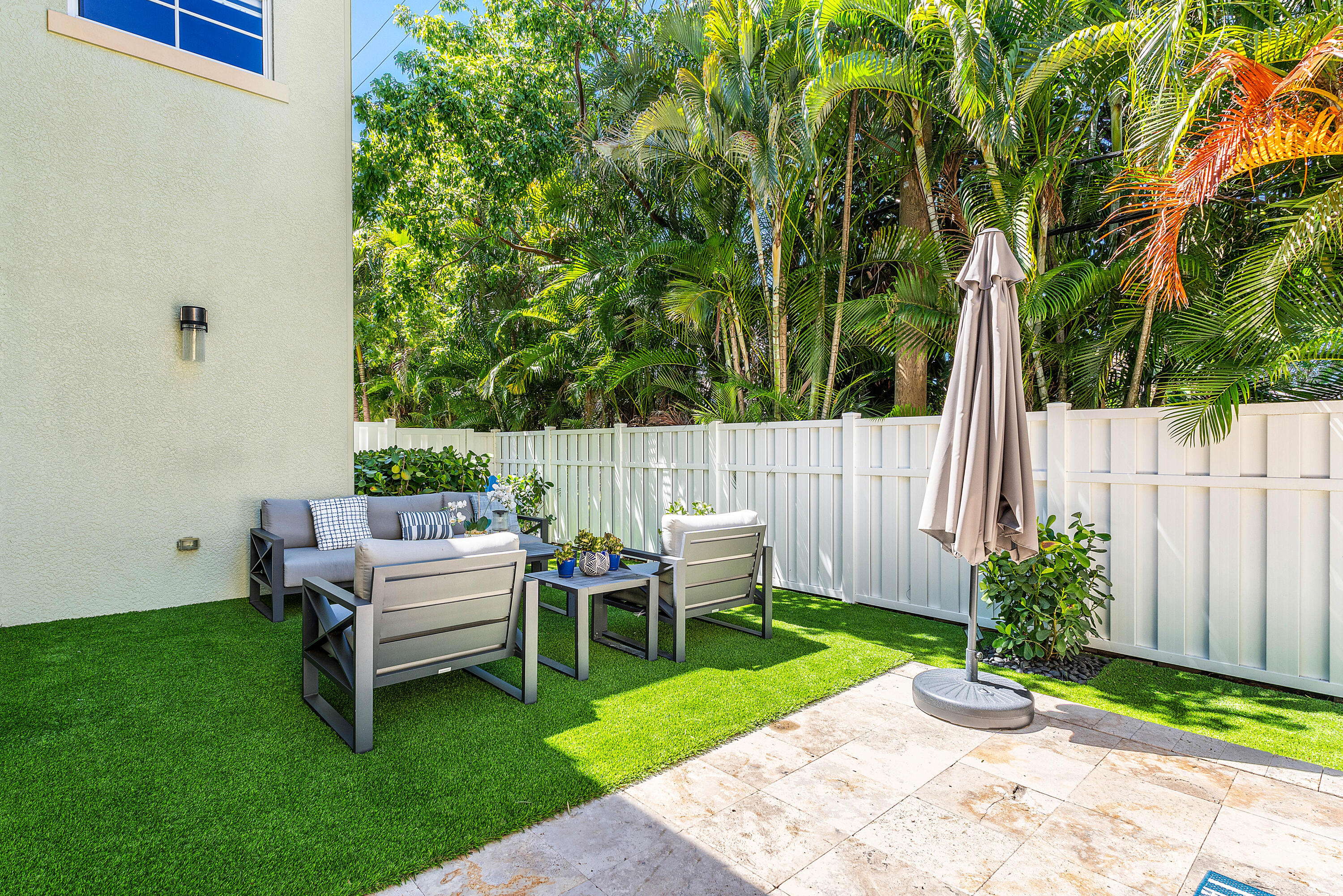 121 Via Poinciana Lane