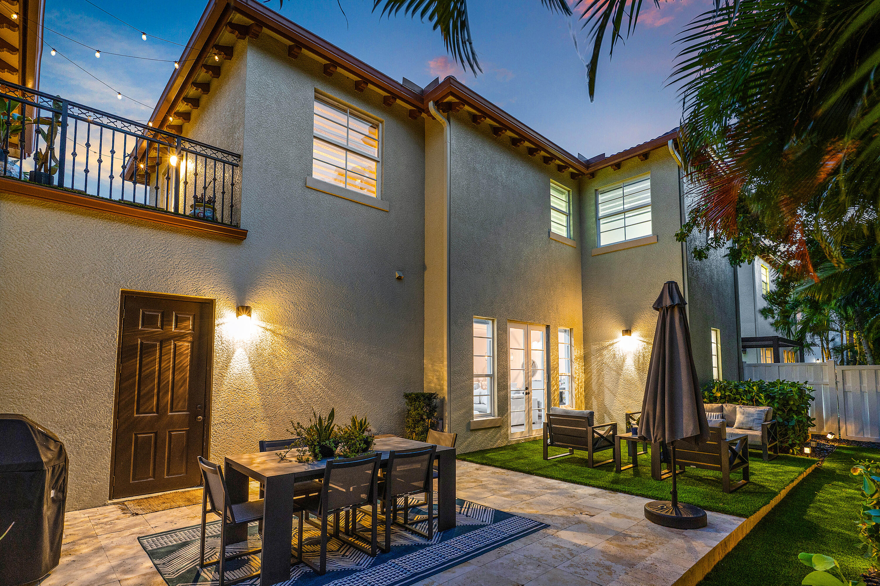121 Via Poinciana Lane