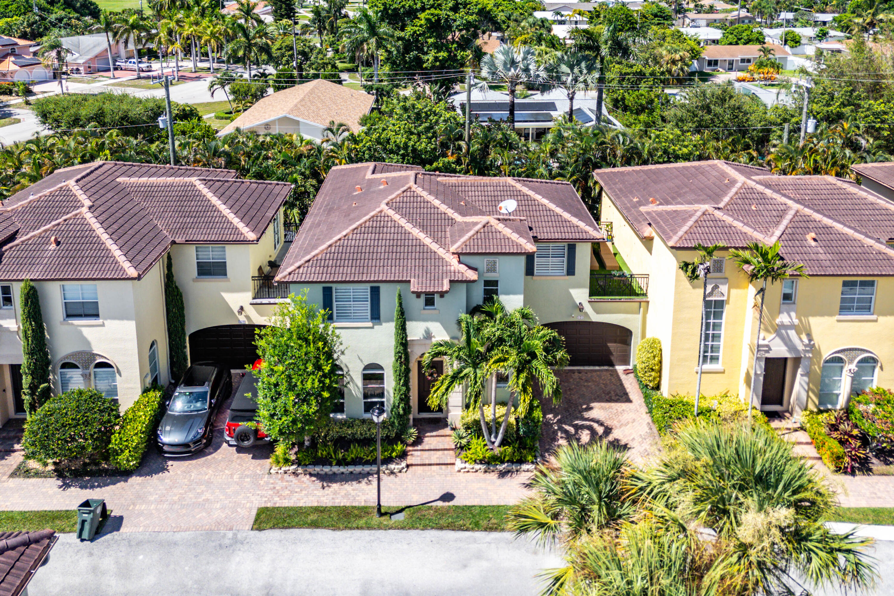 121 Via Poinciana Lane