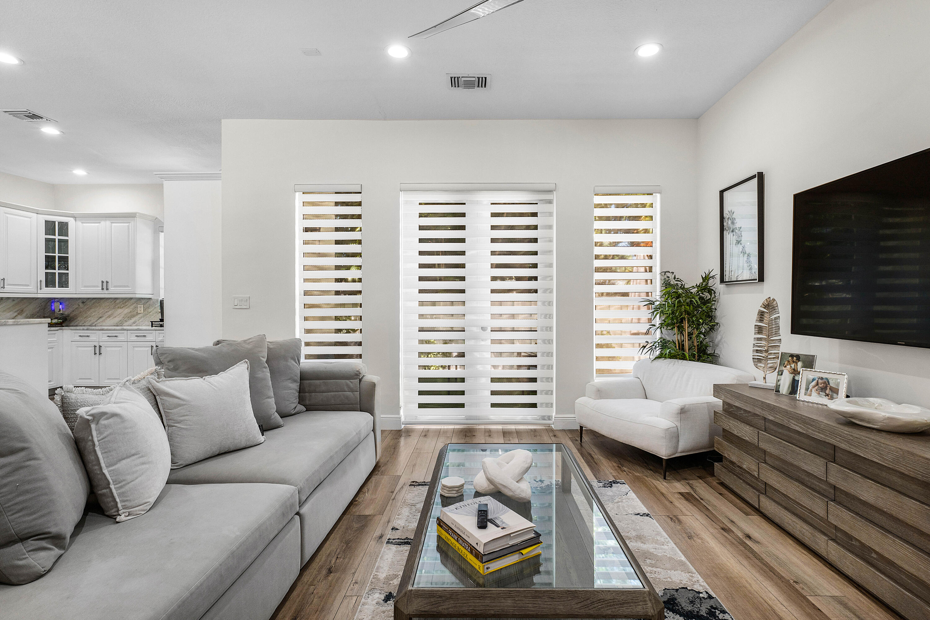 121 Via Poinciana Lane