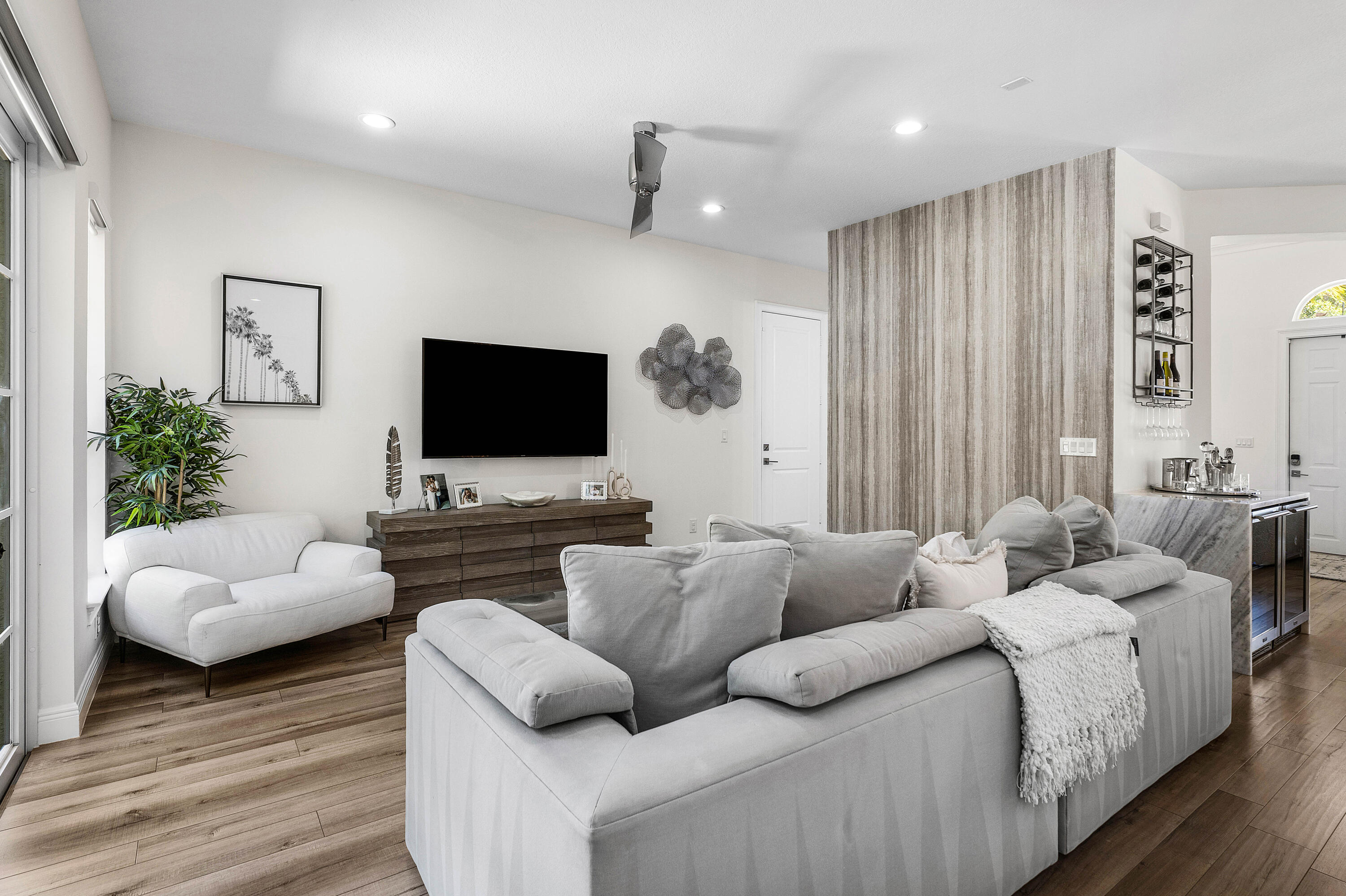 121 Via Poinciana Lane