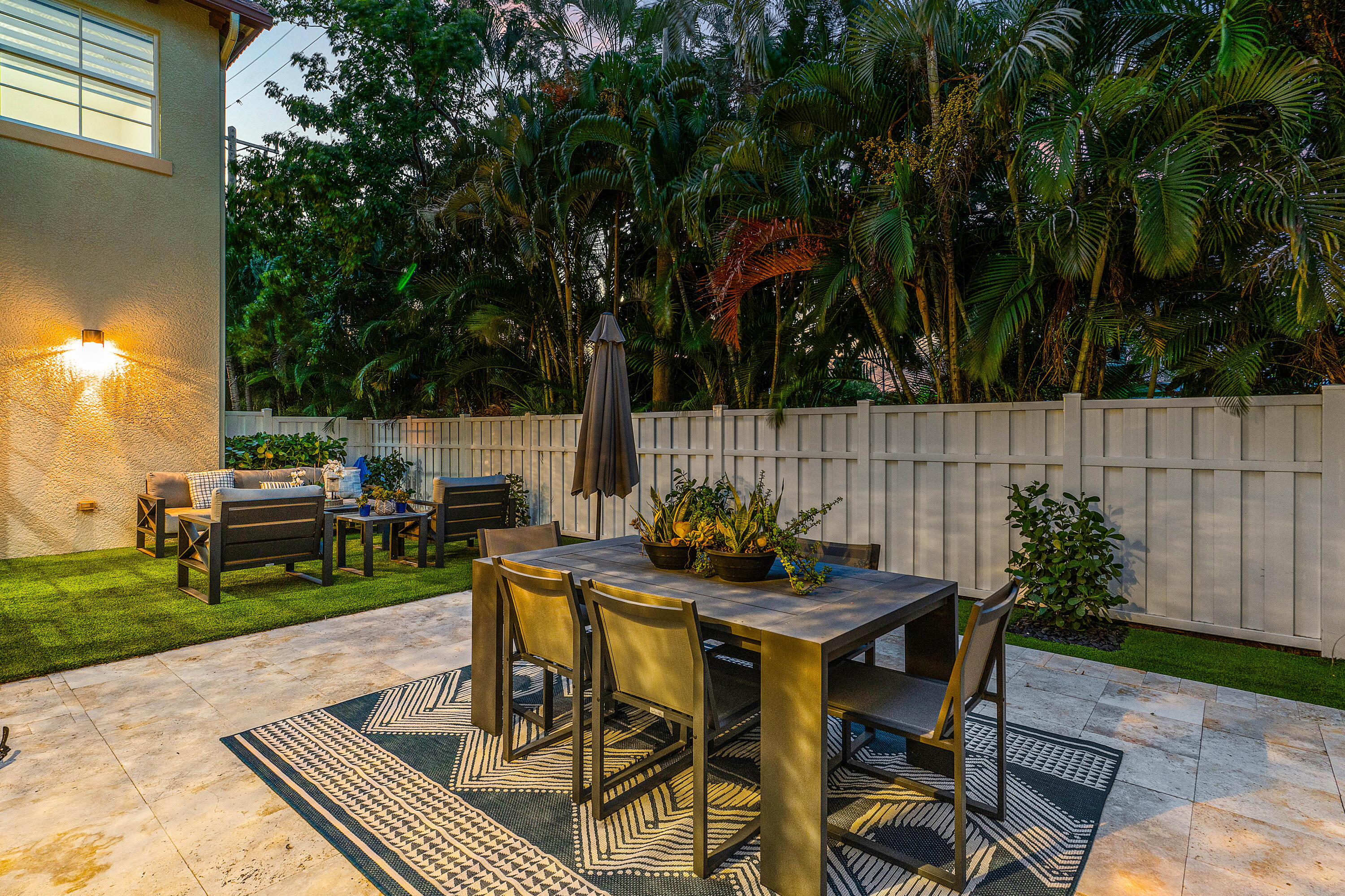 121 Via Poinciana Lane