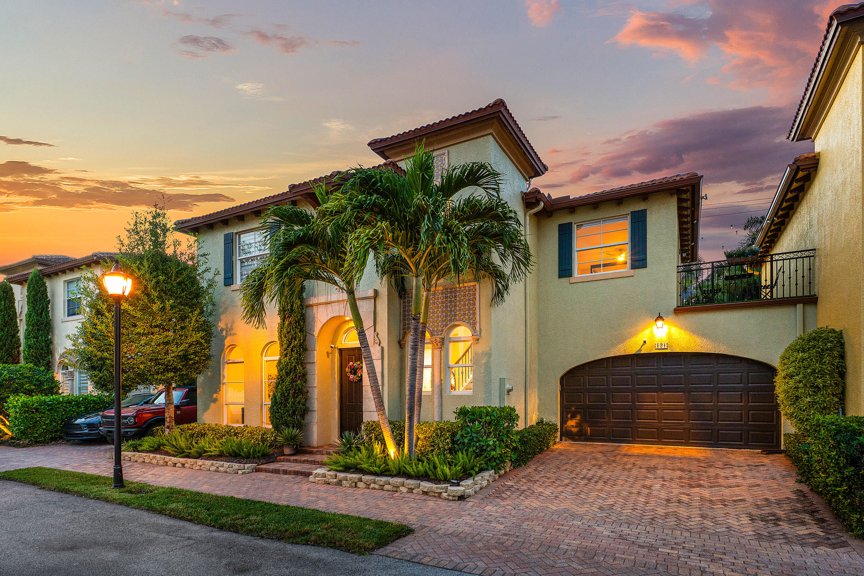 121 Via Poinciana Lane