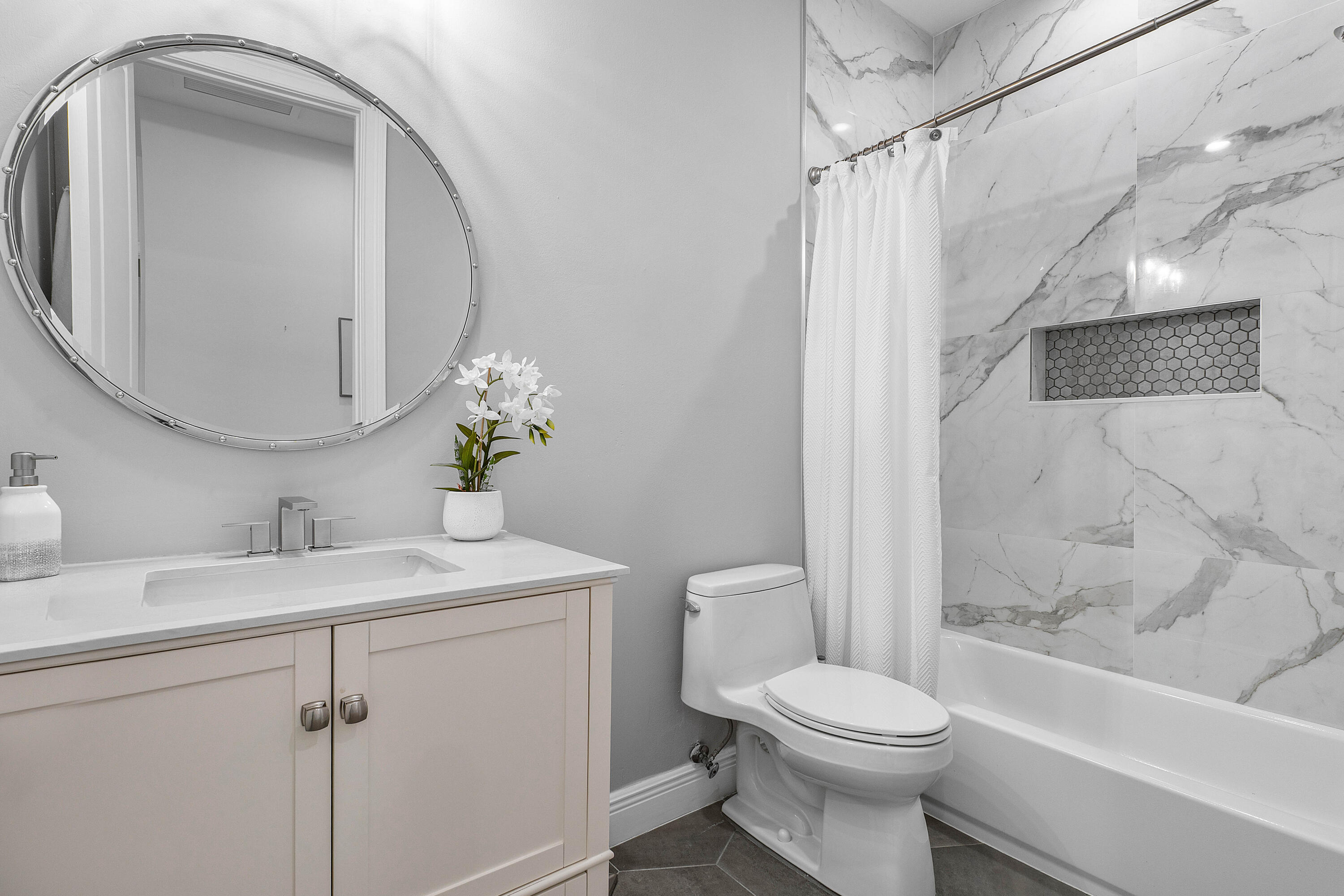 121 Via Poinciana Lane