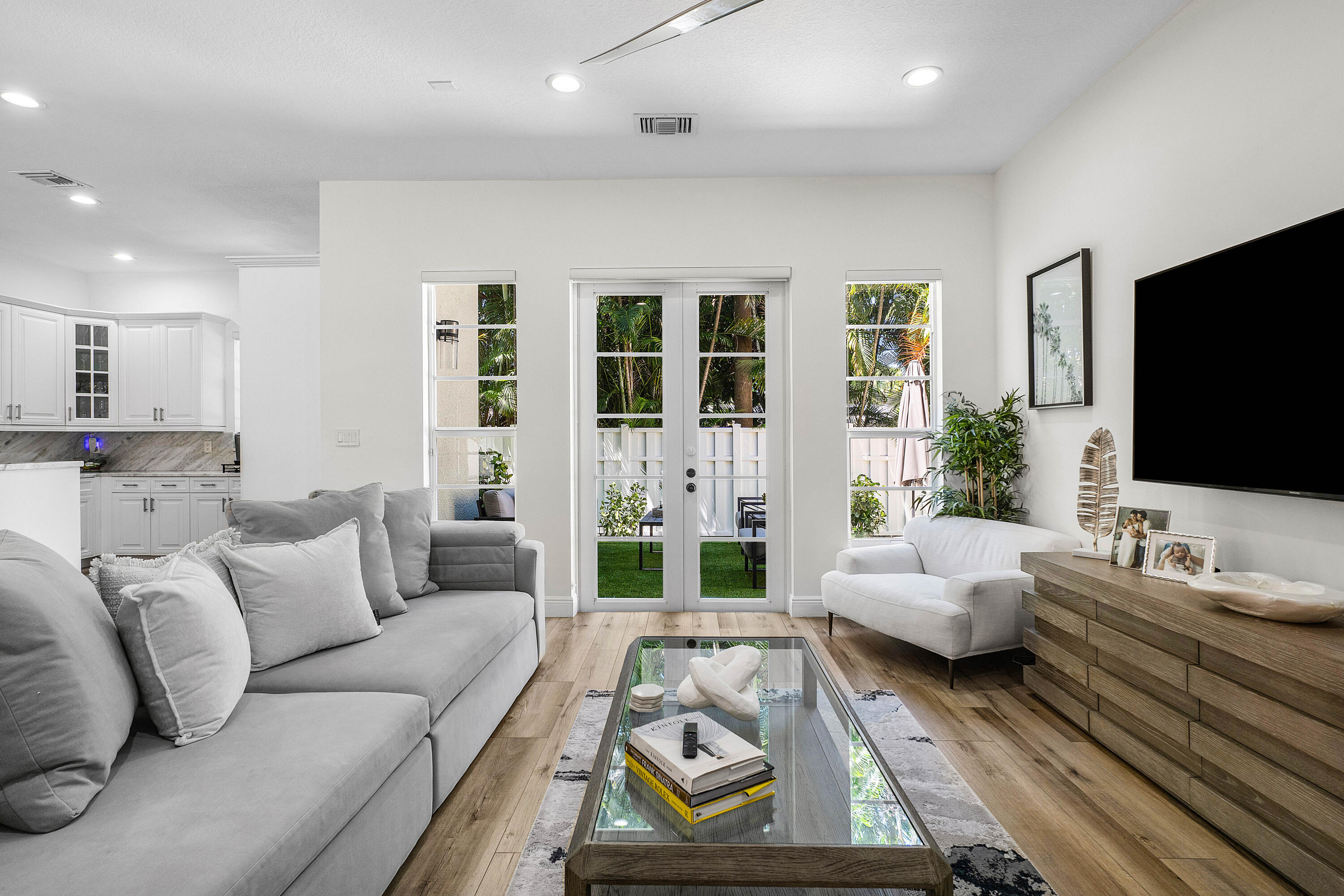 121 Via Poinciana Lane