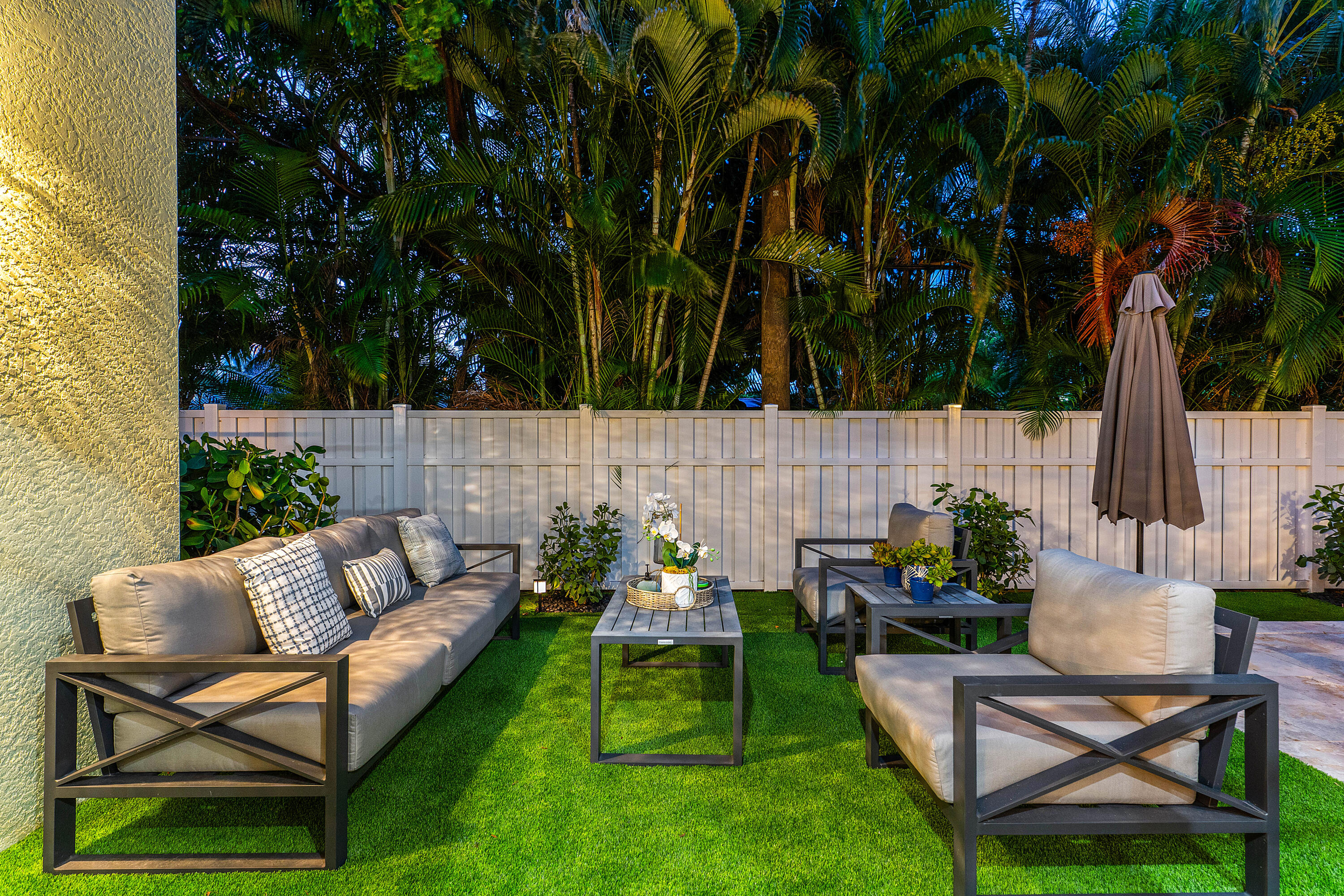 121 Via Poinciana Lane