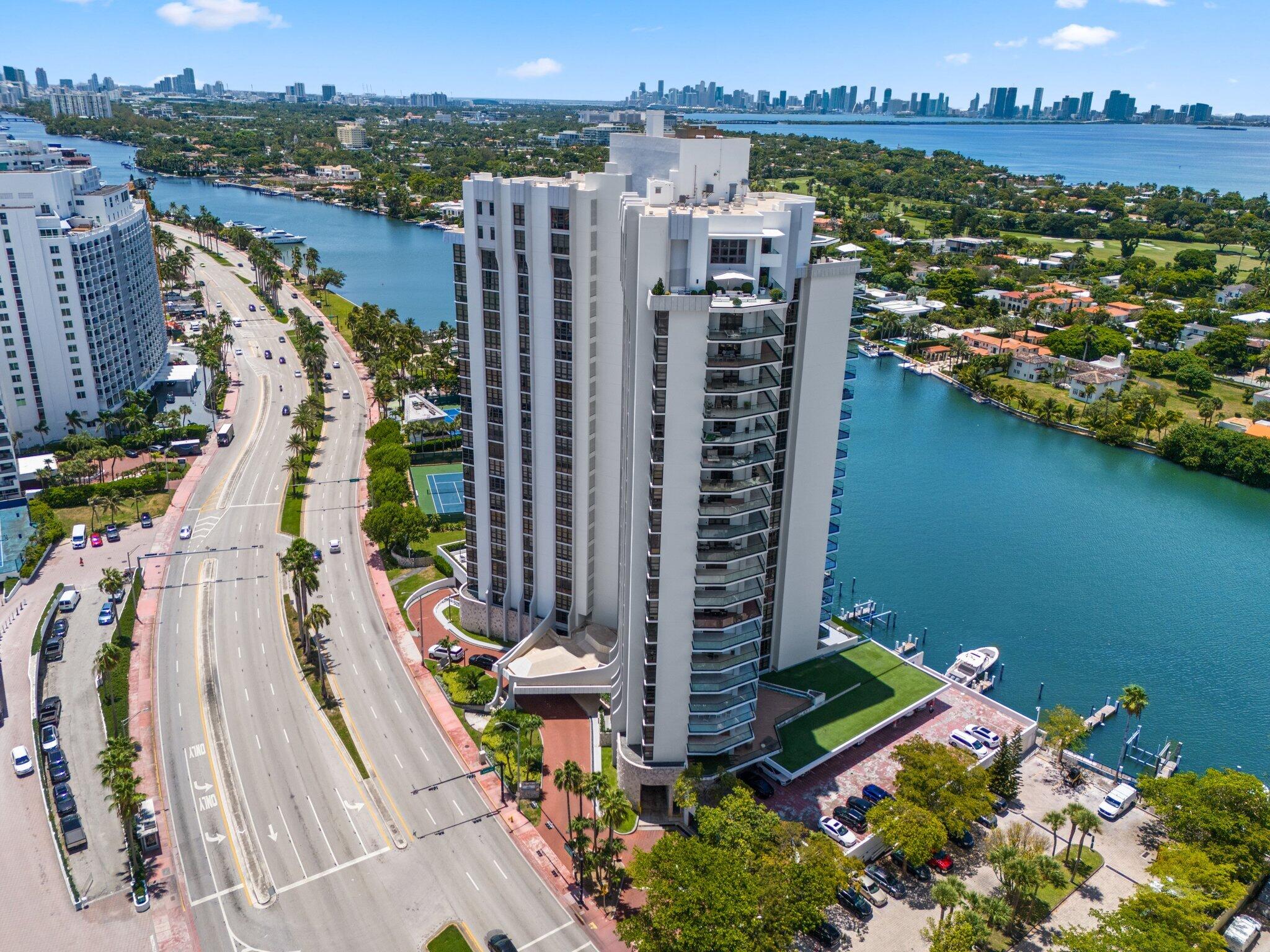 5500 Collins Avenue 1401