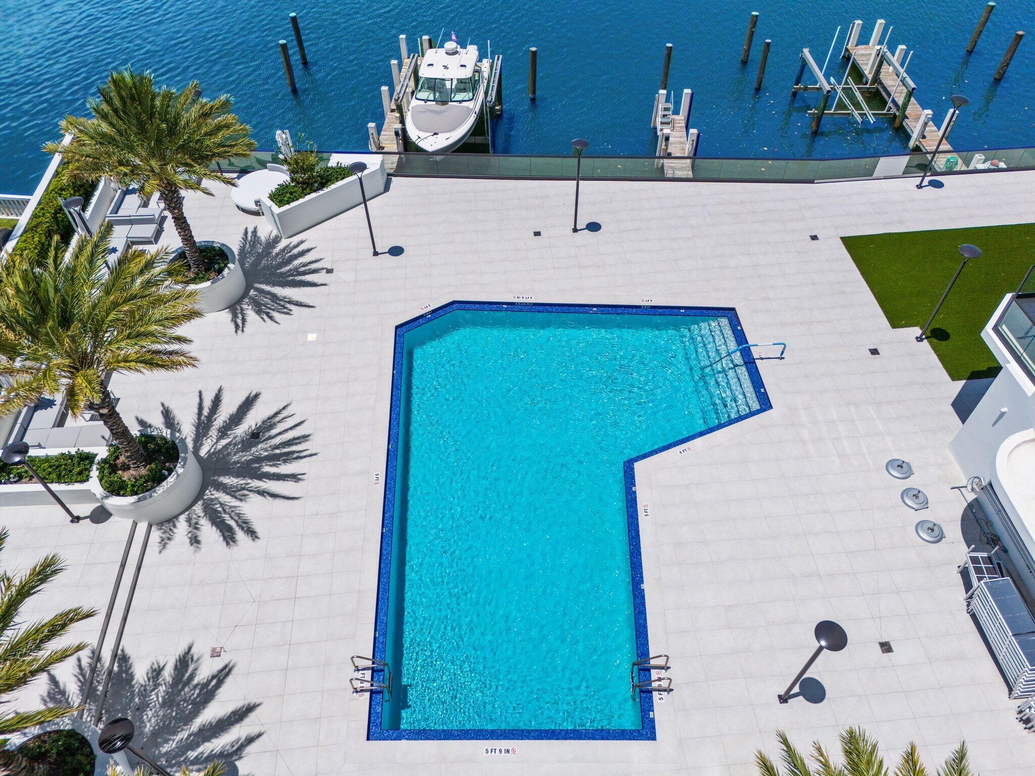 5500 Collins Avenue 1401