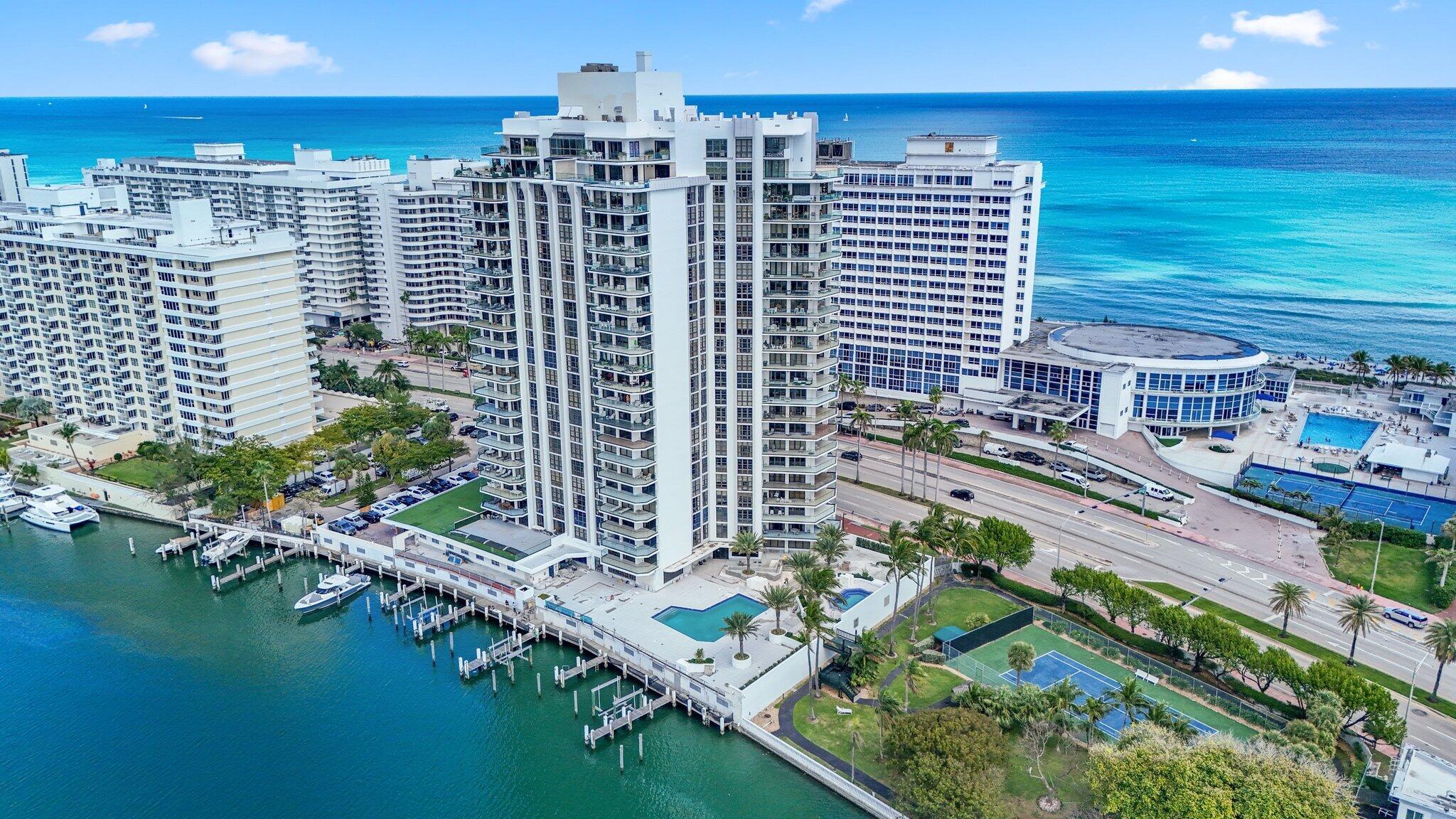 5500 Collins Avenue 1401