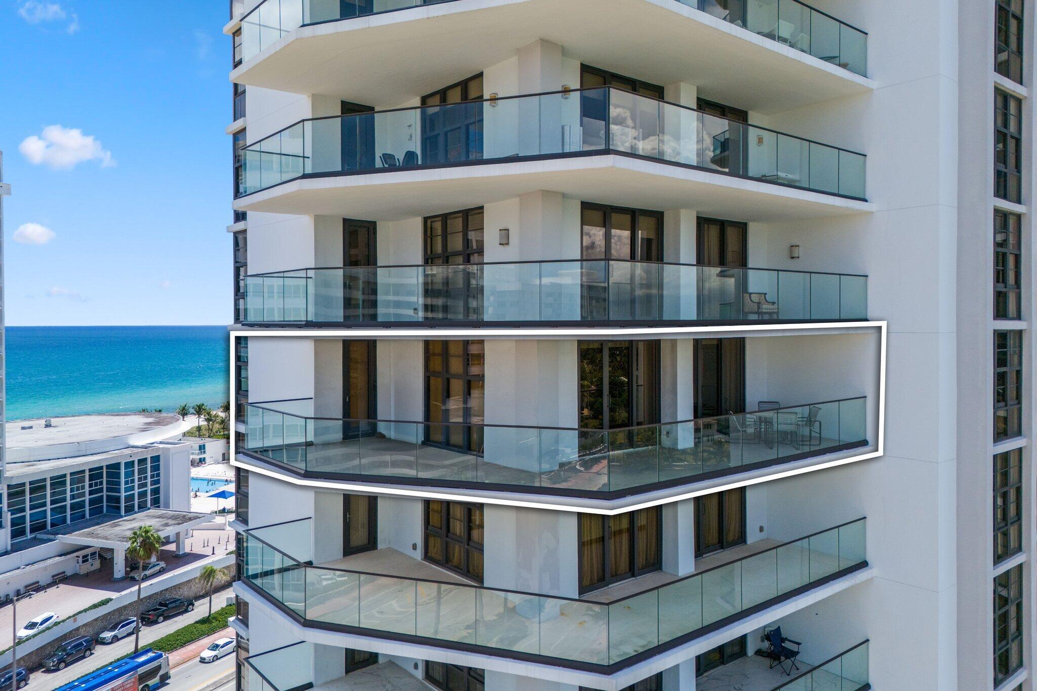 5500 Collins Avenue 1401