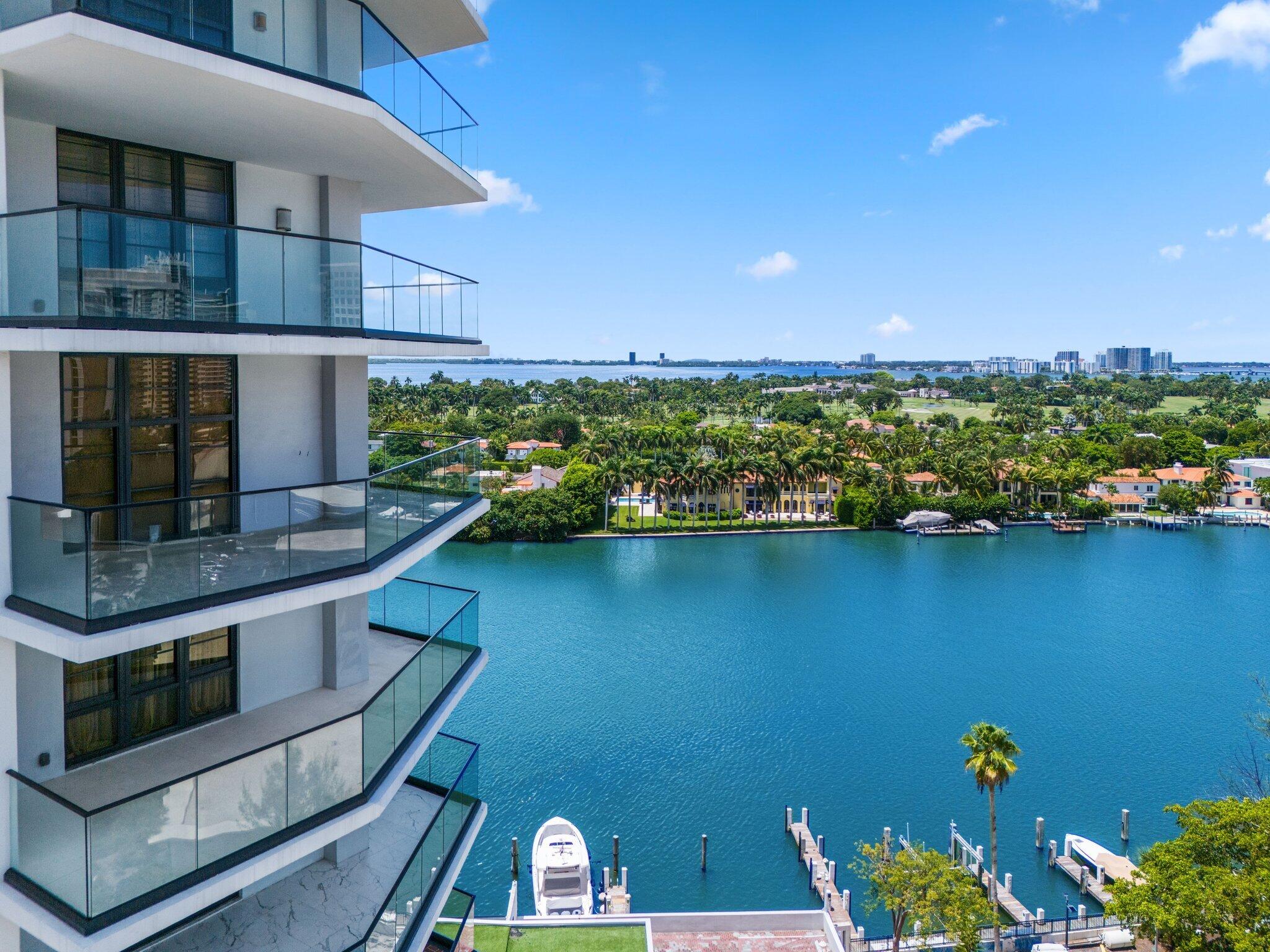 5500 Collins Avenue 1401