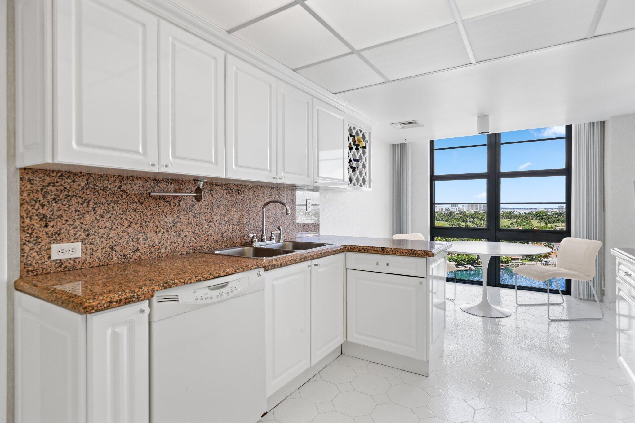 5500 Collins Avenue 1401