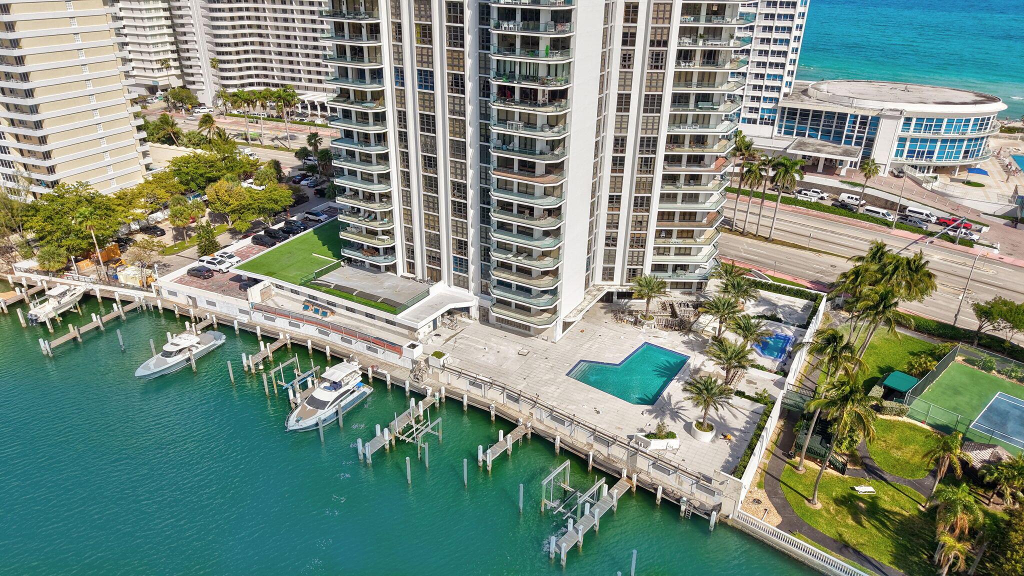 5500 Collins Avenue 1401