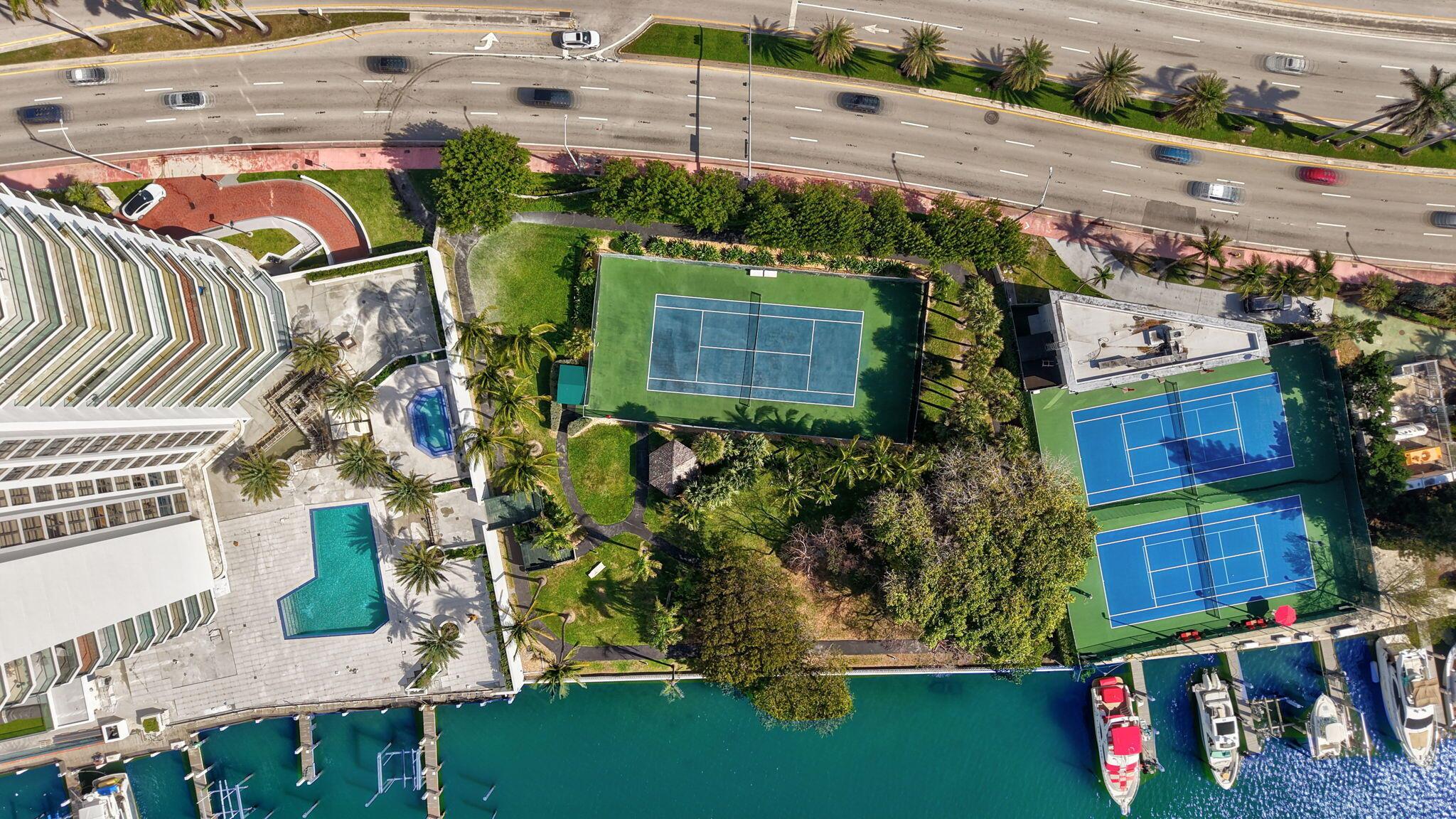 5500 Collins Avenue 1401