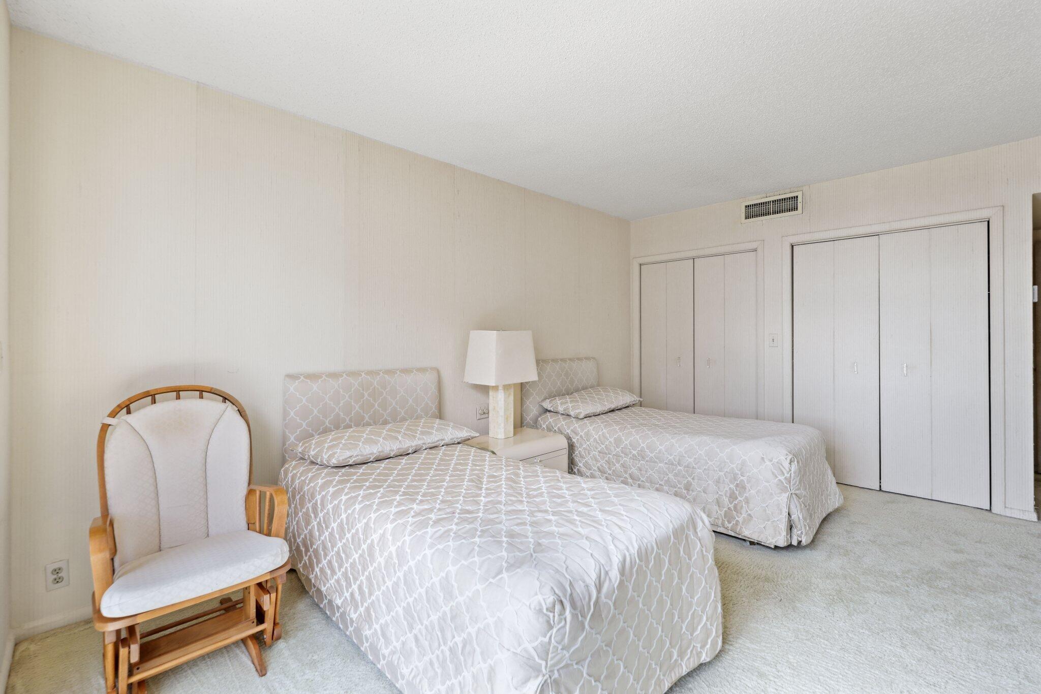 5500 Collins Avenue 1401