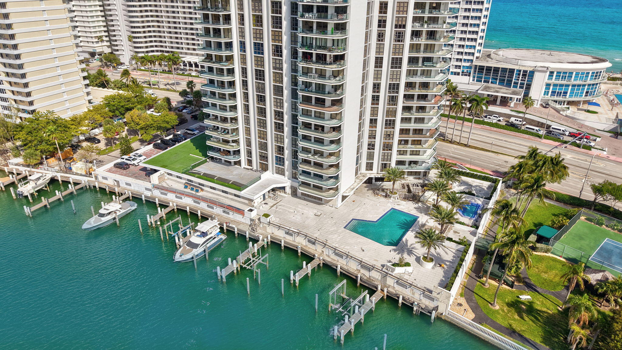5500 Collins Avenue 1401