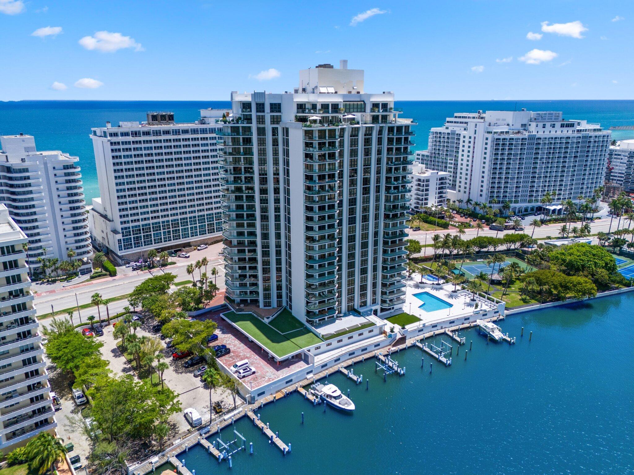 5500 Collins Avenue 1401