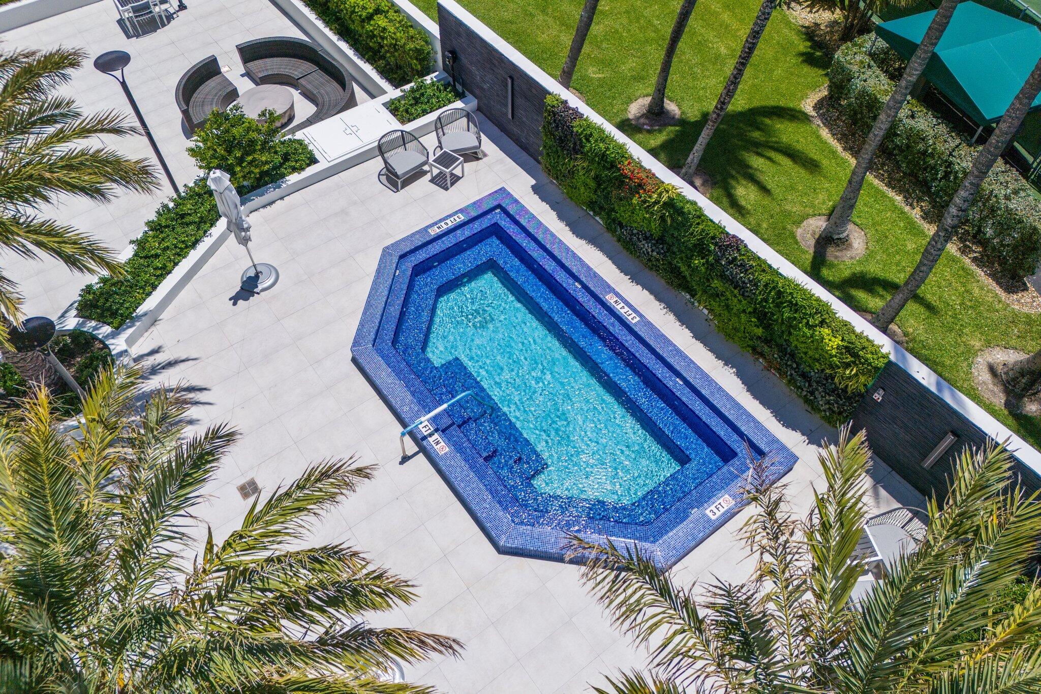 5500 Collins Avenue 1401